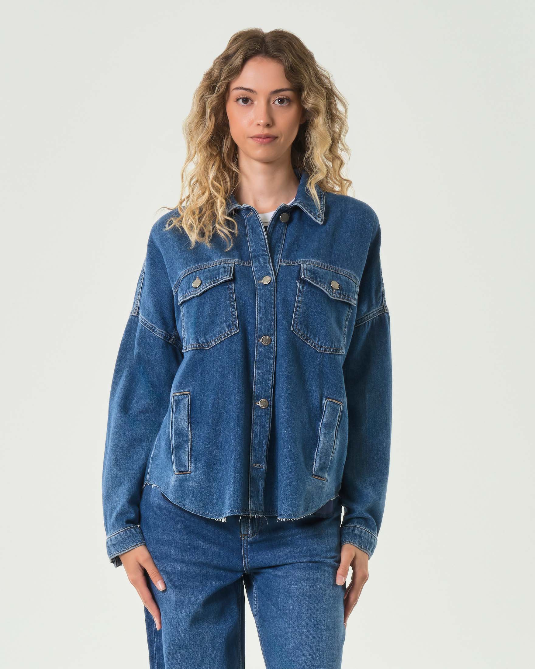 Shacket over blu Liu Jo in denim di cotone con fondo sfrangiato image