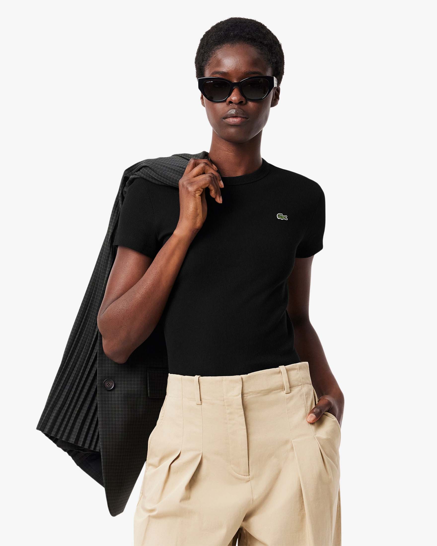 T-shirt girocollo Lacoste nera in cotone a costine con logo verde ricamato sul petto