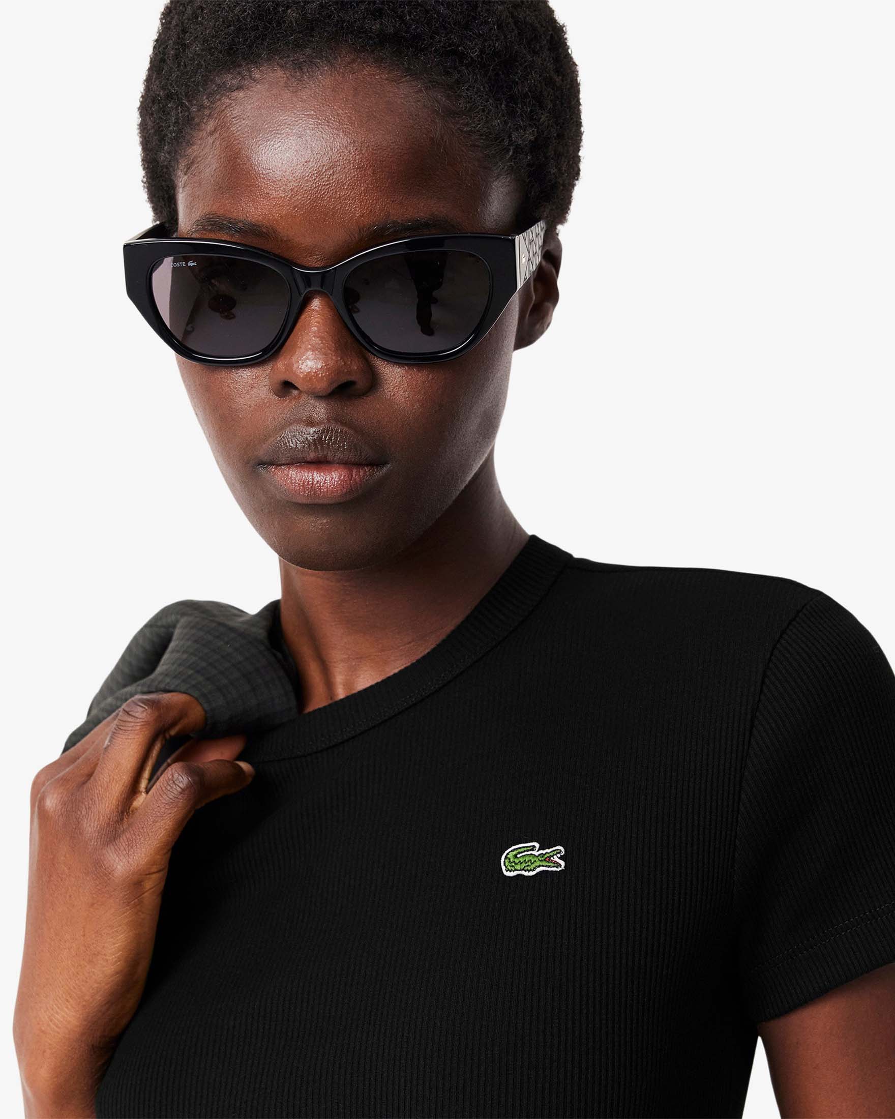 T-shirt girocollo Lacoste nera in cotone a costine con logo verde ricamato sul petto image