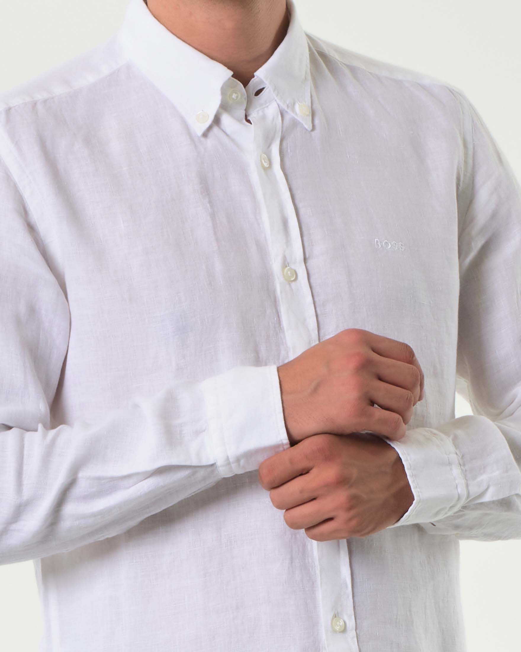 Camicia Boss Roan bianca slim fit in puro lino con colletto button down image