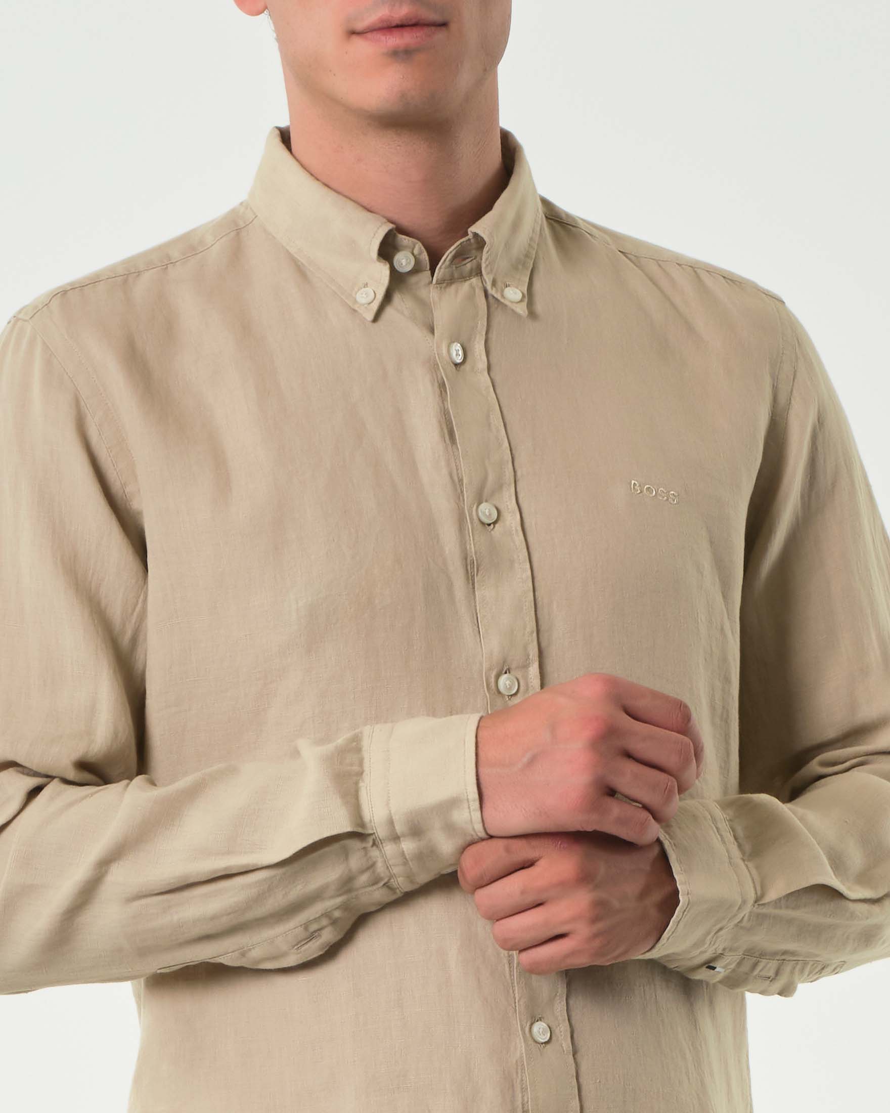 Camicia Boss Roan beige slim fit in puro lino con colletto button down image