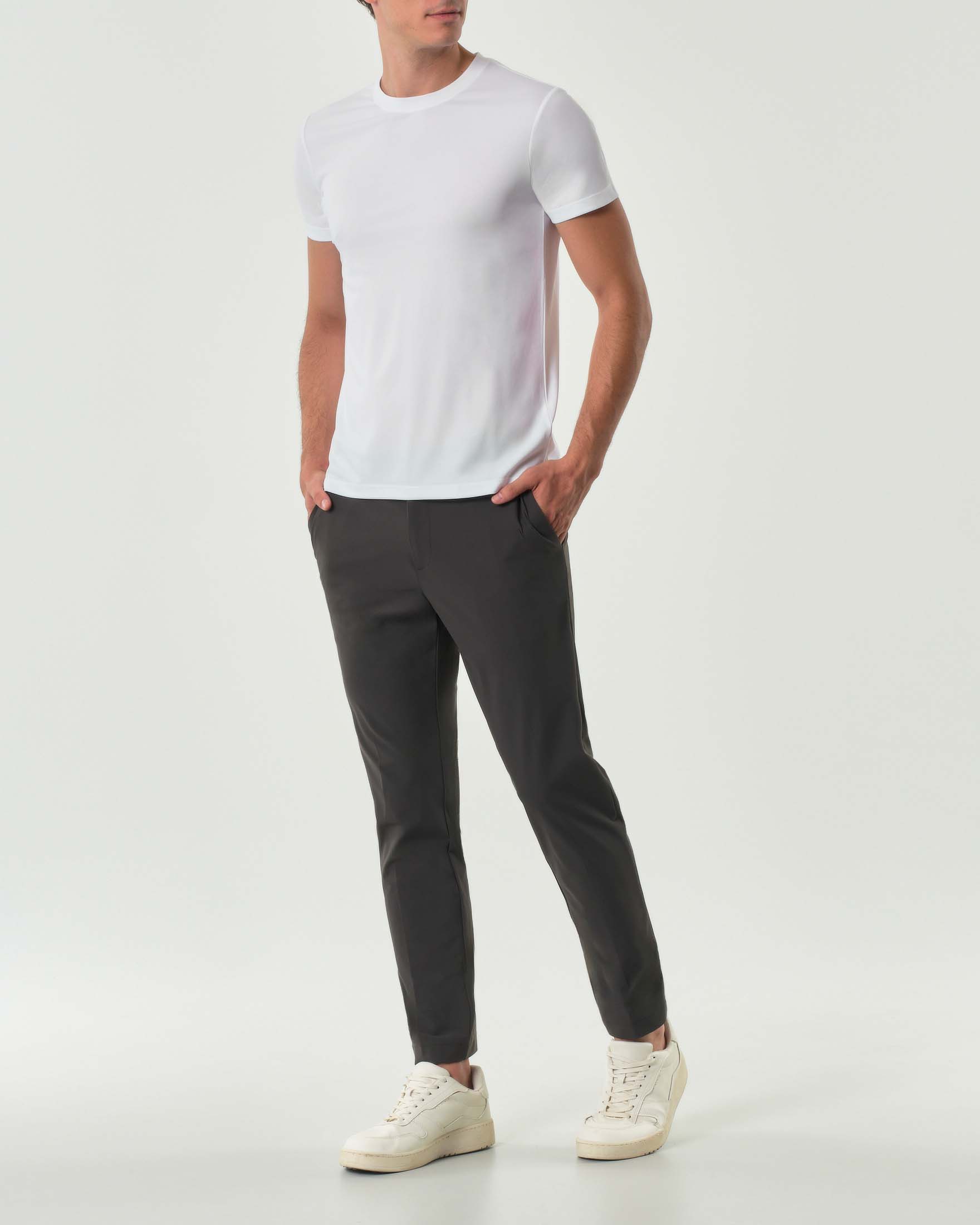 Pantaloni chino Pellizzari slim marrone in tessuto tecnico stretch
