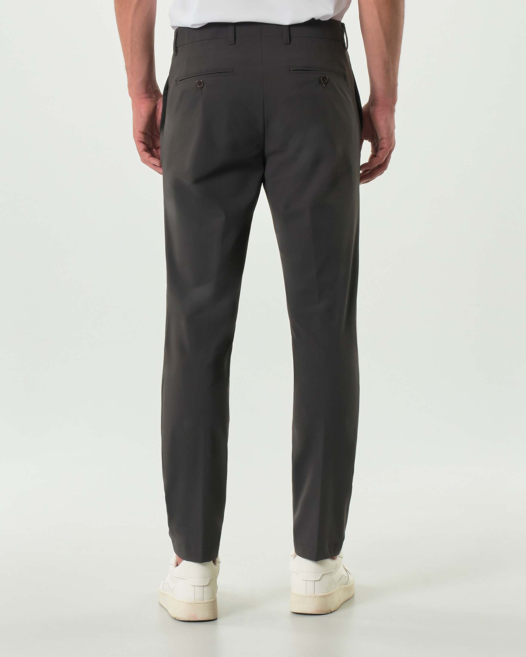 Pantaloni chino Pellizzari slim marrone in tessuto tecnico stretch