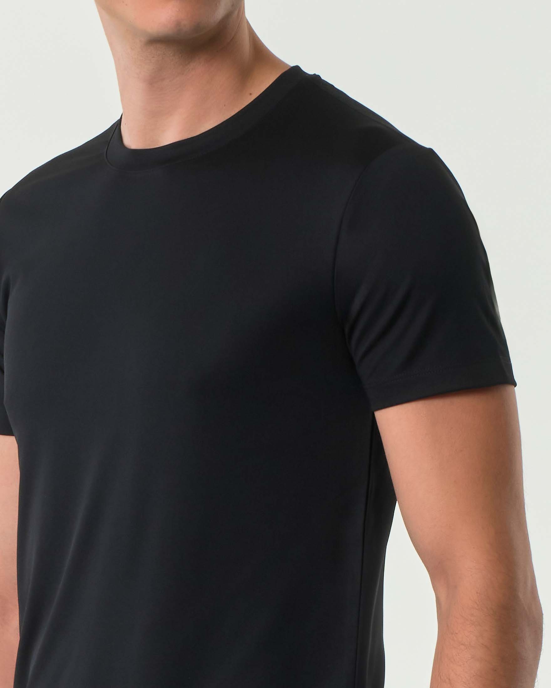 T-shirt Re-Do It nera tinta unita in tessuto tecnico stretch