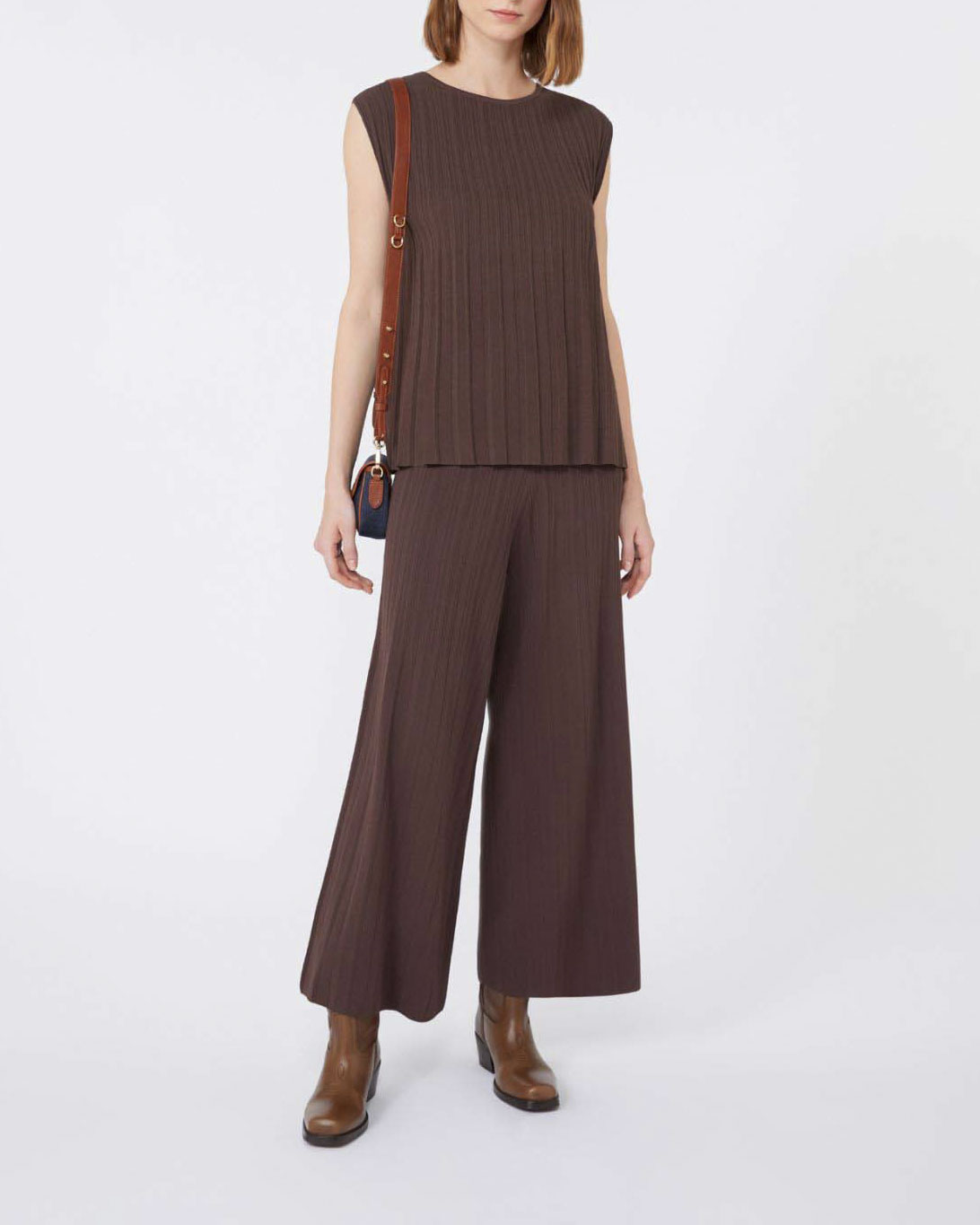 Pantaloni marroni cropped ampi Weekend Max Mara in maglia di viscosa plissettata