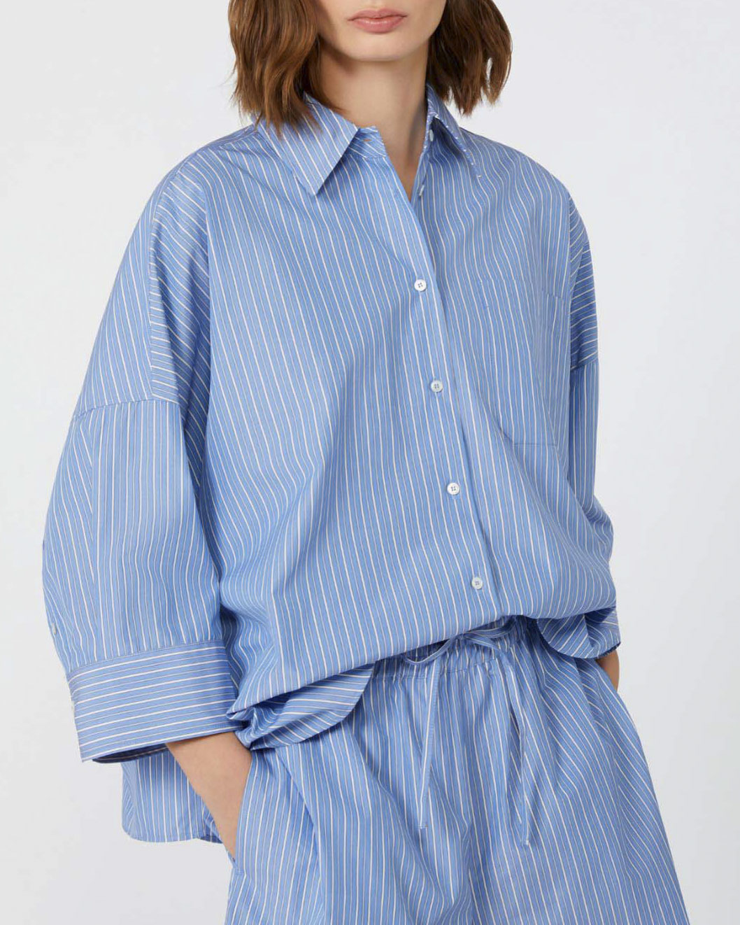 Camicia oversize azzurra a righe bianche Weekend in popeline di cotone