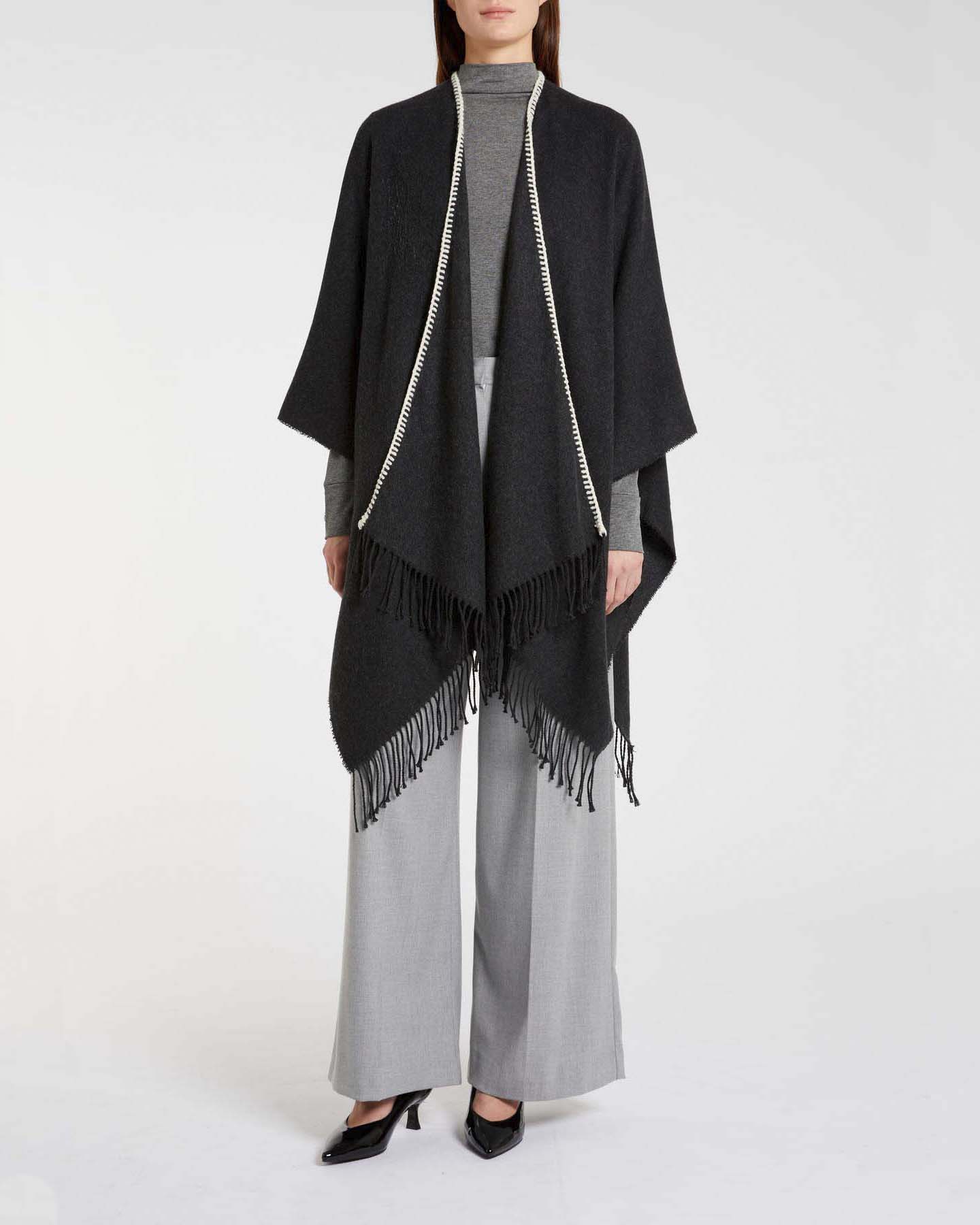 Mantella grigia Emme Marella in misto cotone con frange sul fondo