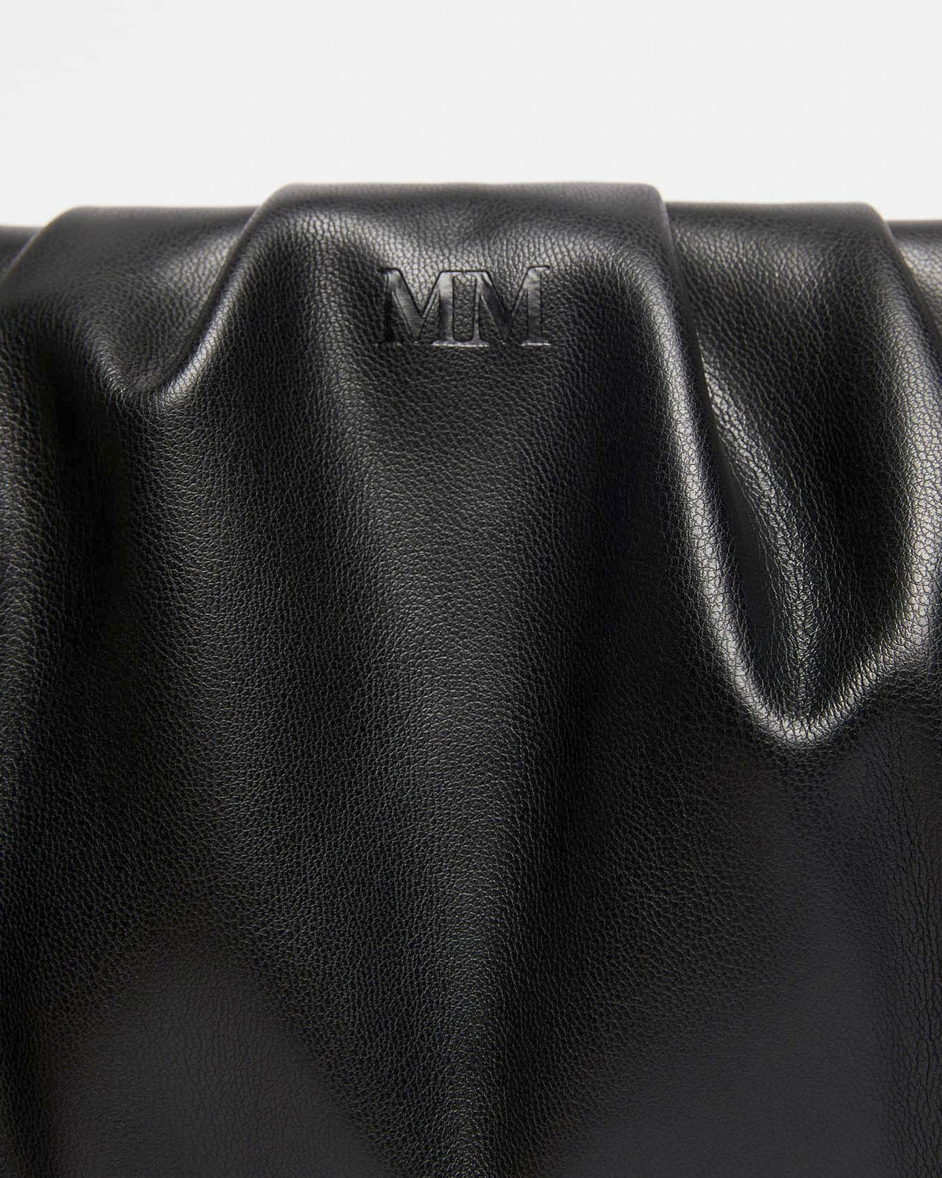 Borsa a tracolla nera in similpelle MM Max Mara con arricciatura