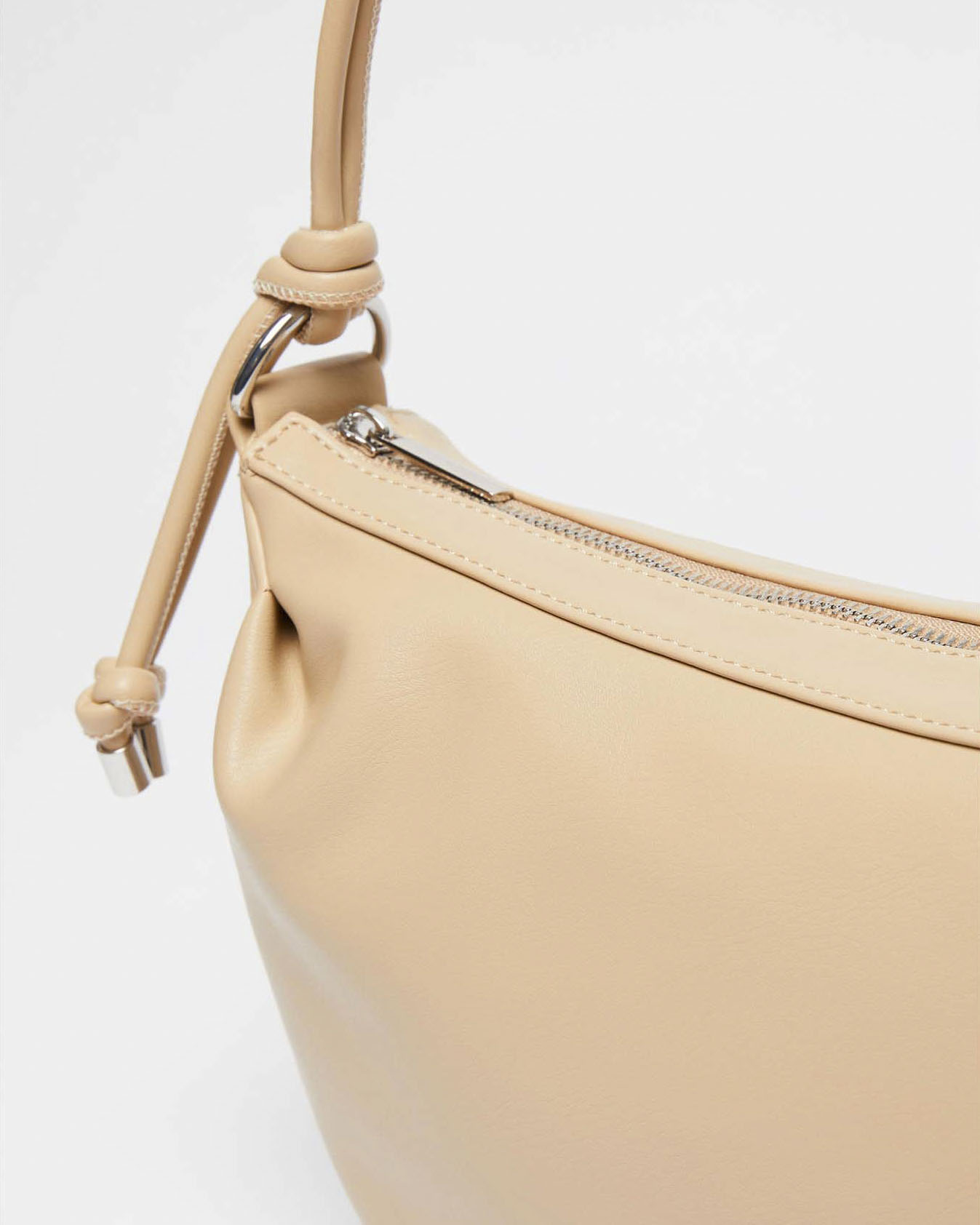 Borsa beige a mezzaluna semi-rigida in similpelle liscia MM Max Mara con tracolla regolabile