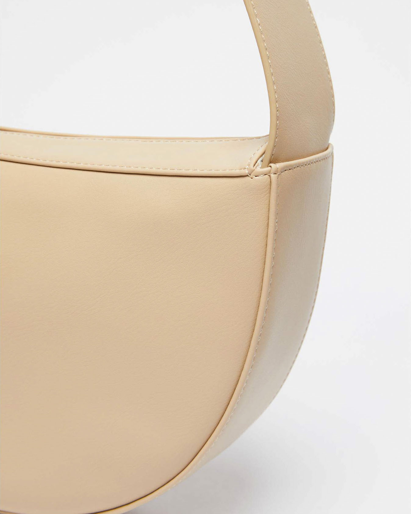 Borsa beige a mezzaluna semi-rigida in similpelle liscia MM Max Mara con tracolla regolabile