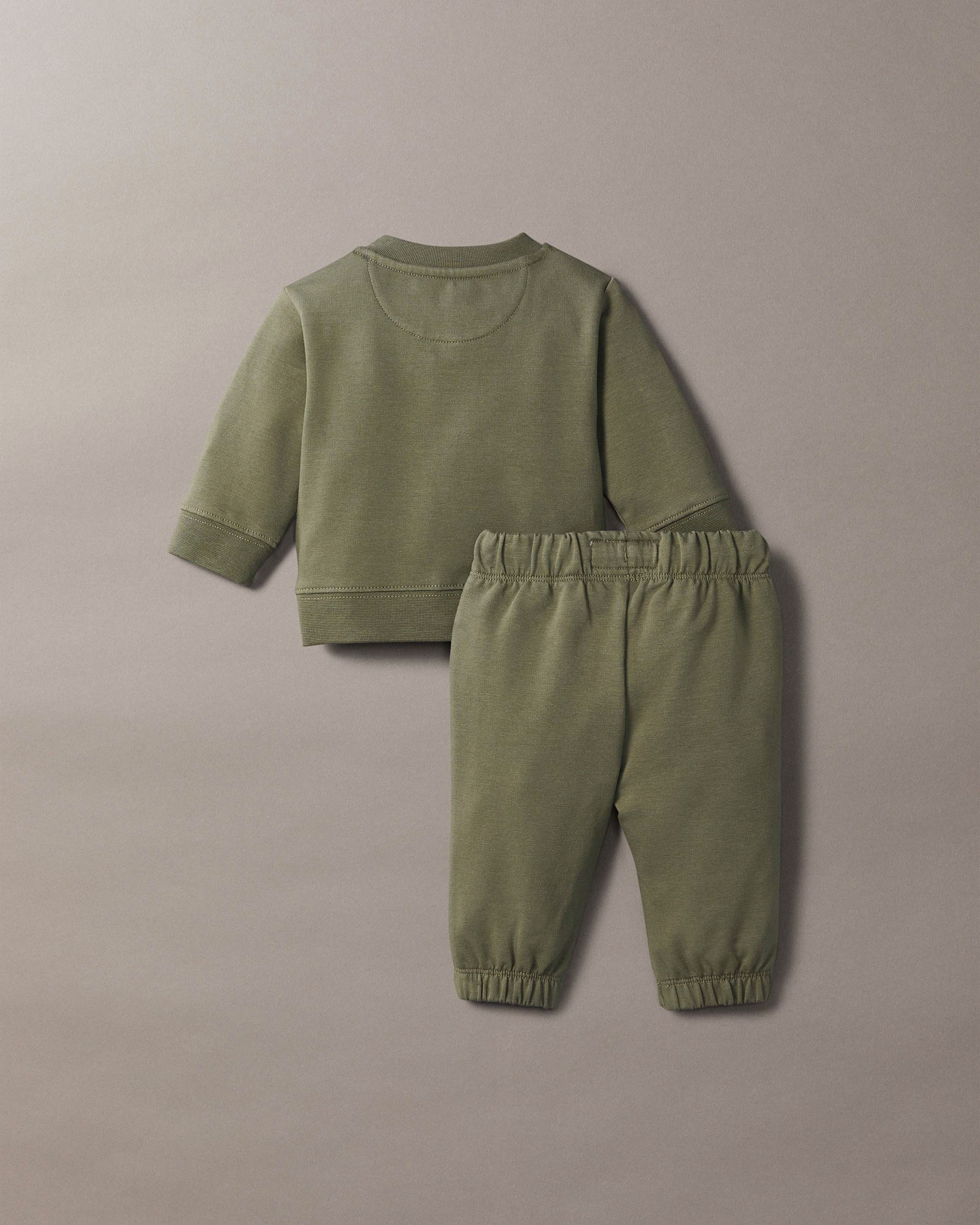 Completo Calvin Klein maglia e pantalone verde militare in felpa con logo bianco image