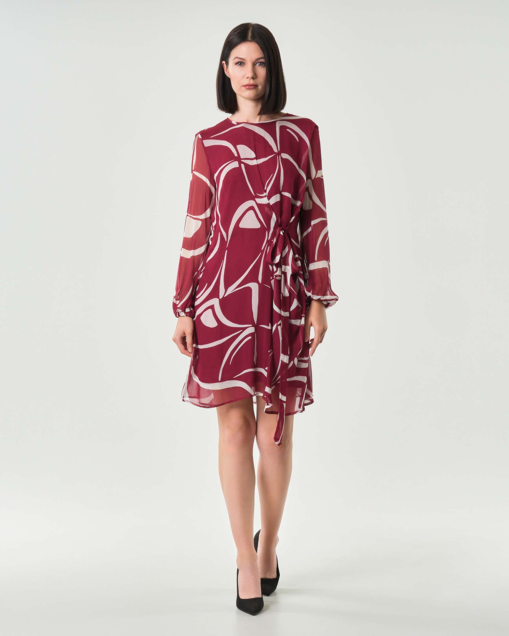 Abito corto bordeaux in creponne di viscosa Emme Marella a fantasia geometrica a contrasto e nastrino sul fianco