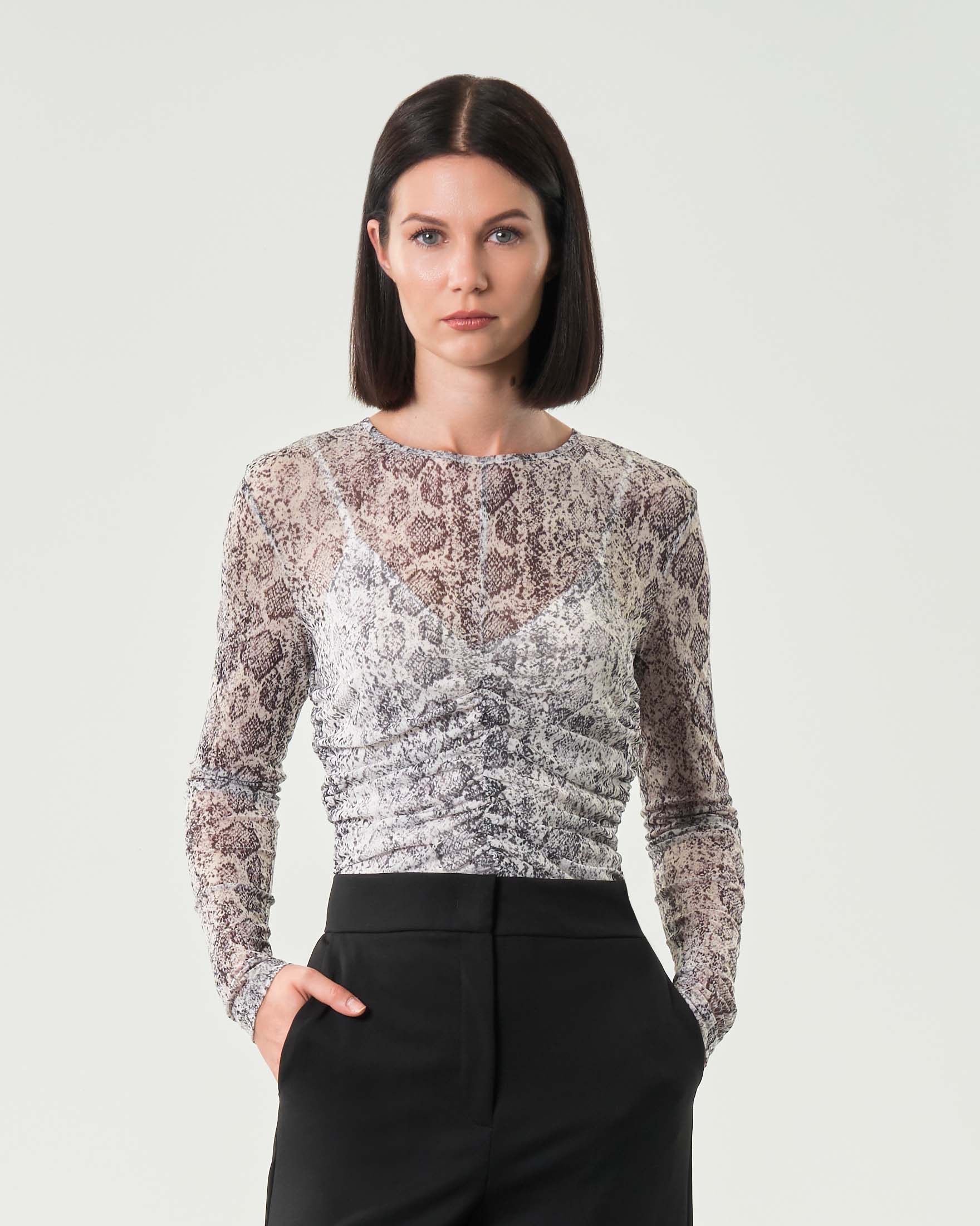 T-shirt aderente a maniche lunghe Emme Marella in tulle a fantasia pitonata con arricciatura sul davanti