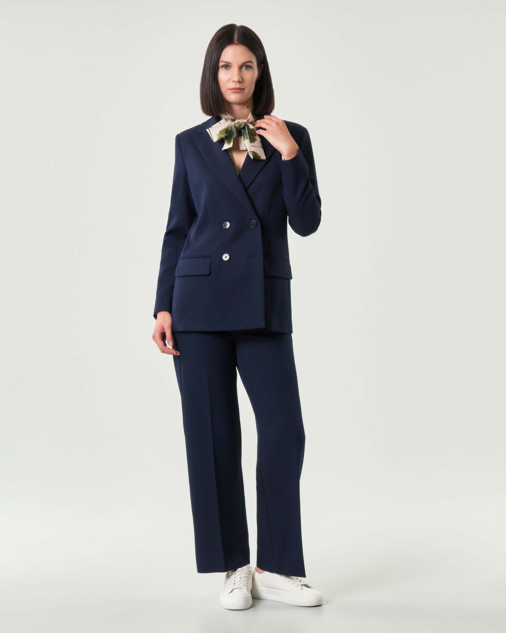 Blusa in twill avorio Emme Marella a fantasia fiori verdi con fusciacca al collo image
