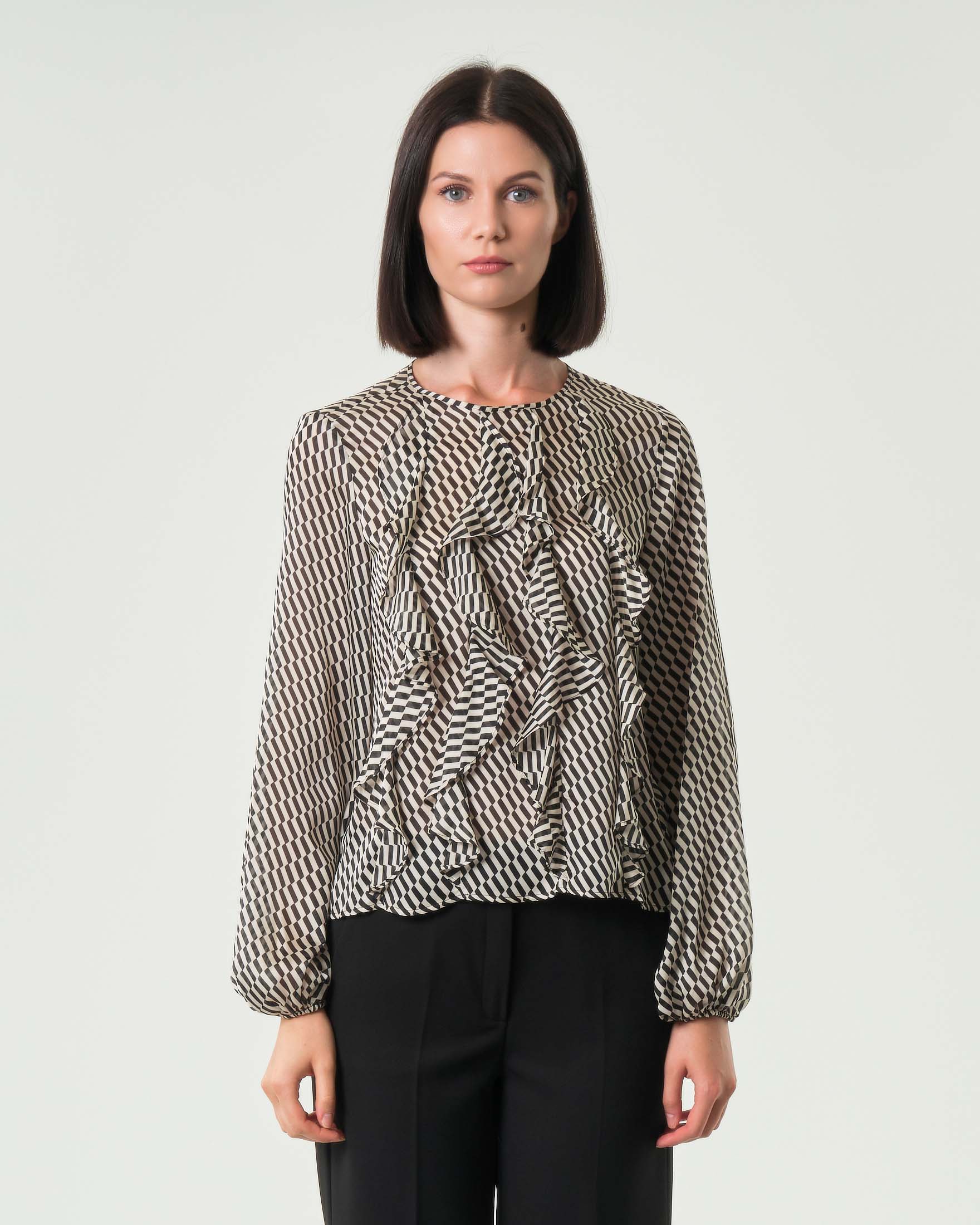 Blusa in chiffon Emme Marella a fantasia optical nera e bianca con rouches applicate sul davanti