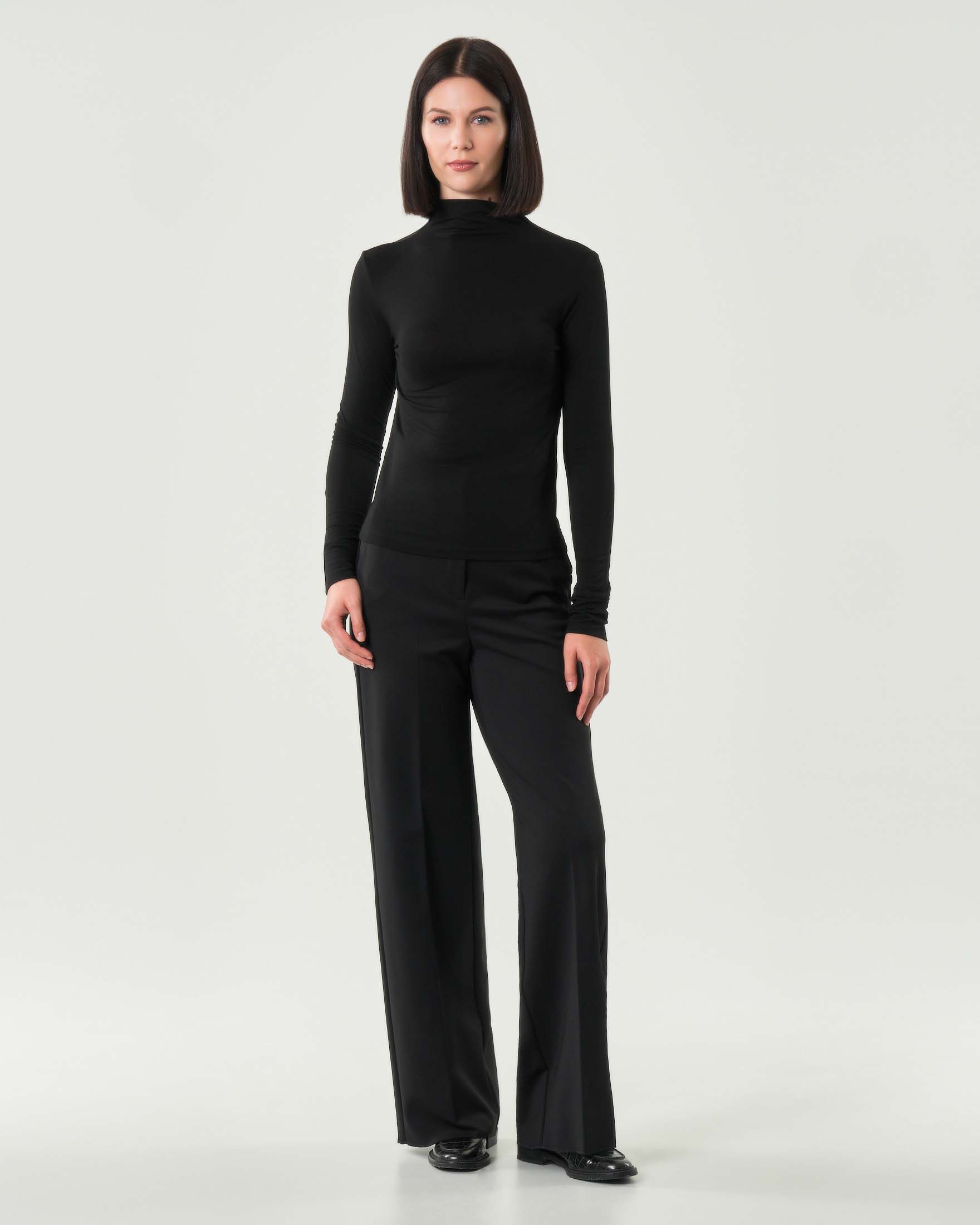 T-shirt a collo alto nera Emme Marella a maniche lunghe in viscosa stretch image