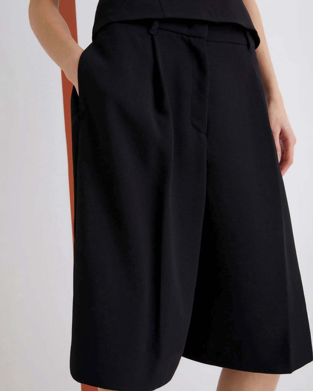 Bermuda neri Marella 365 in envers satin con pinces in vita image