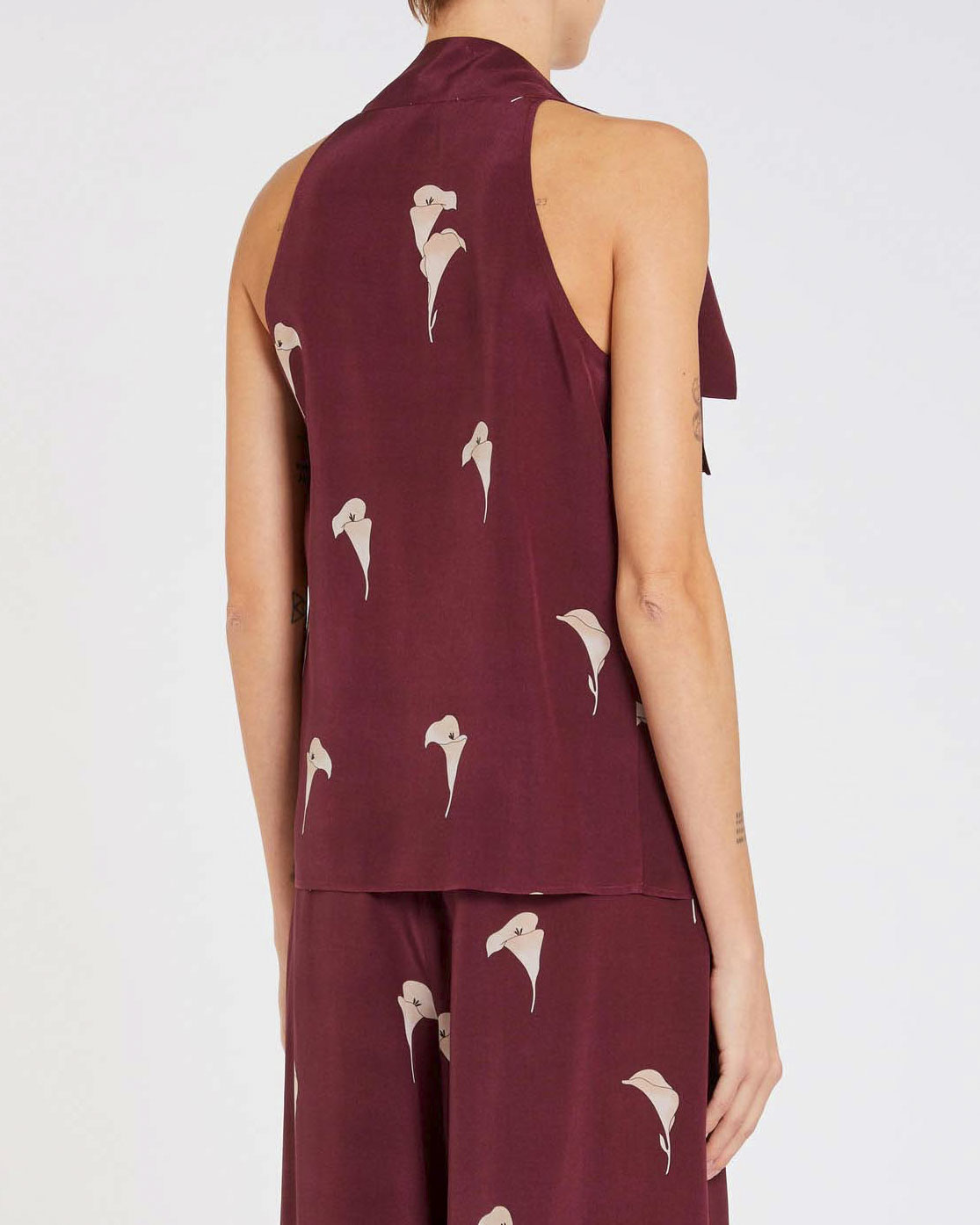 Top bordeaux Marella in crêpe de Chine di pura seta a fantasia calle bianche con scollo all'americana image