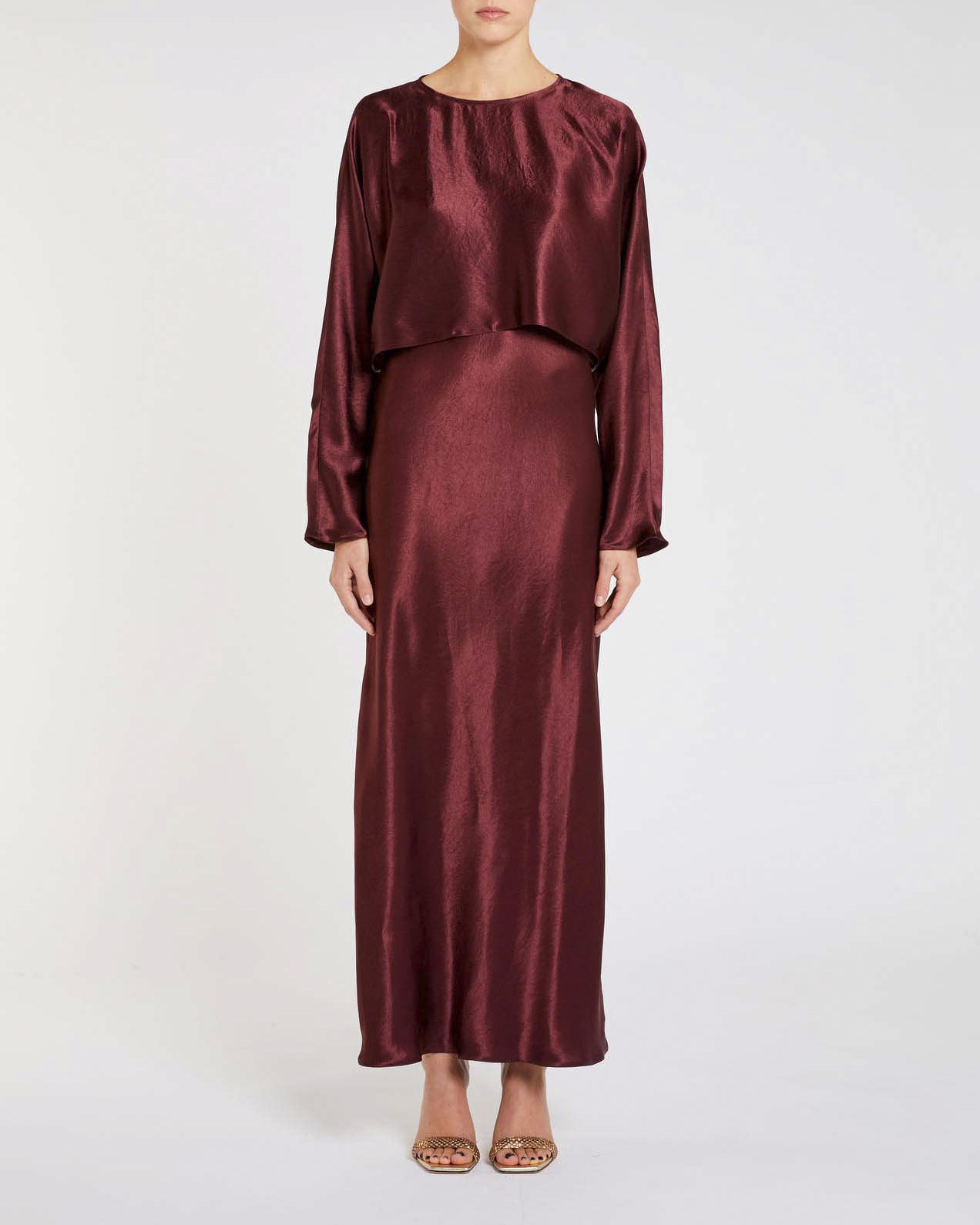 Slip dress bordeaux Marella in tessuto effetto raso con spalline sottili e casacca a maniche lunghe