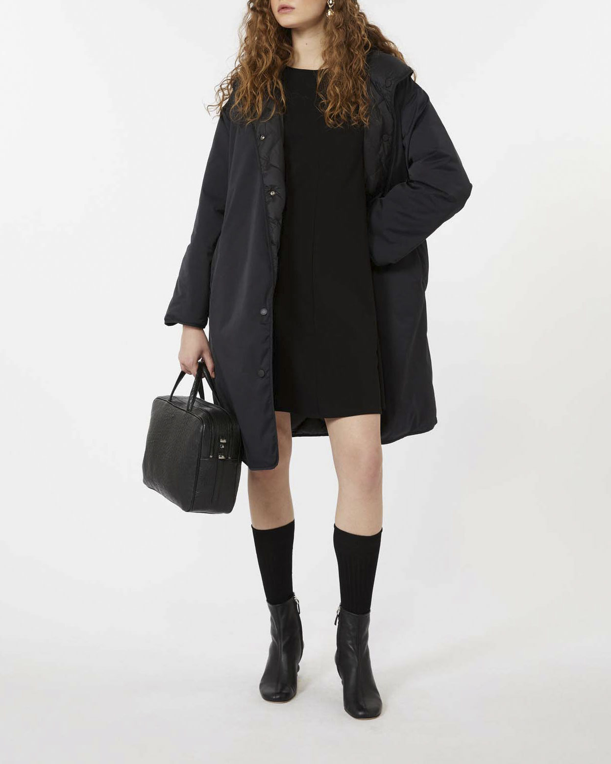 Abito corto nero Weekend Max Mara con maniche lunghe dalla linea svasata lavorato a punto Milano