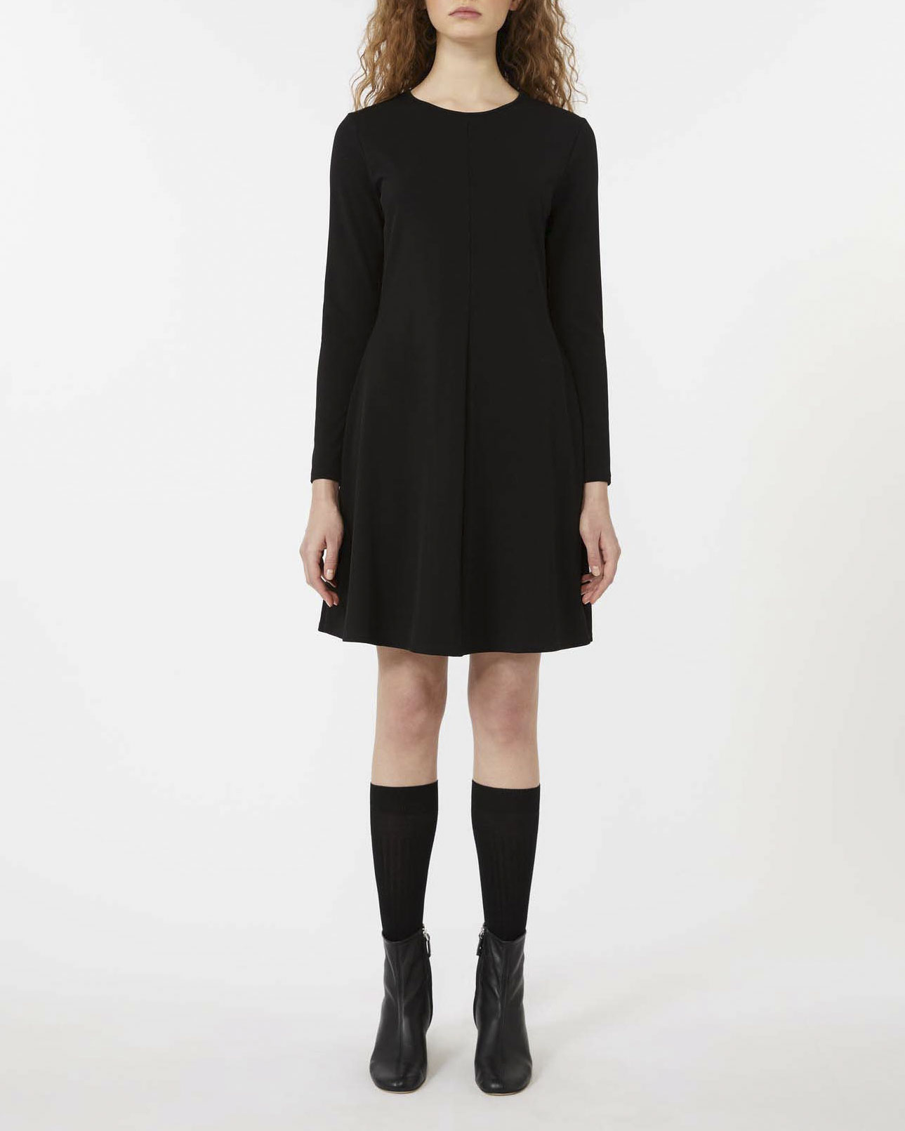 Abito corto nero Weekend Max Mara con maniche lunghe dalla linea svasata lavorato a punto Milano image
