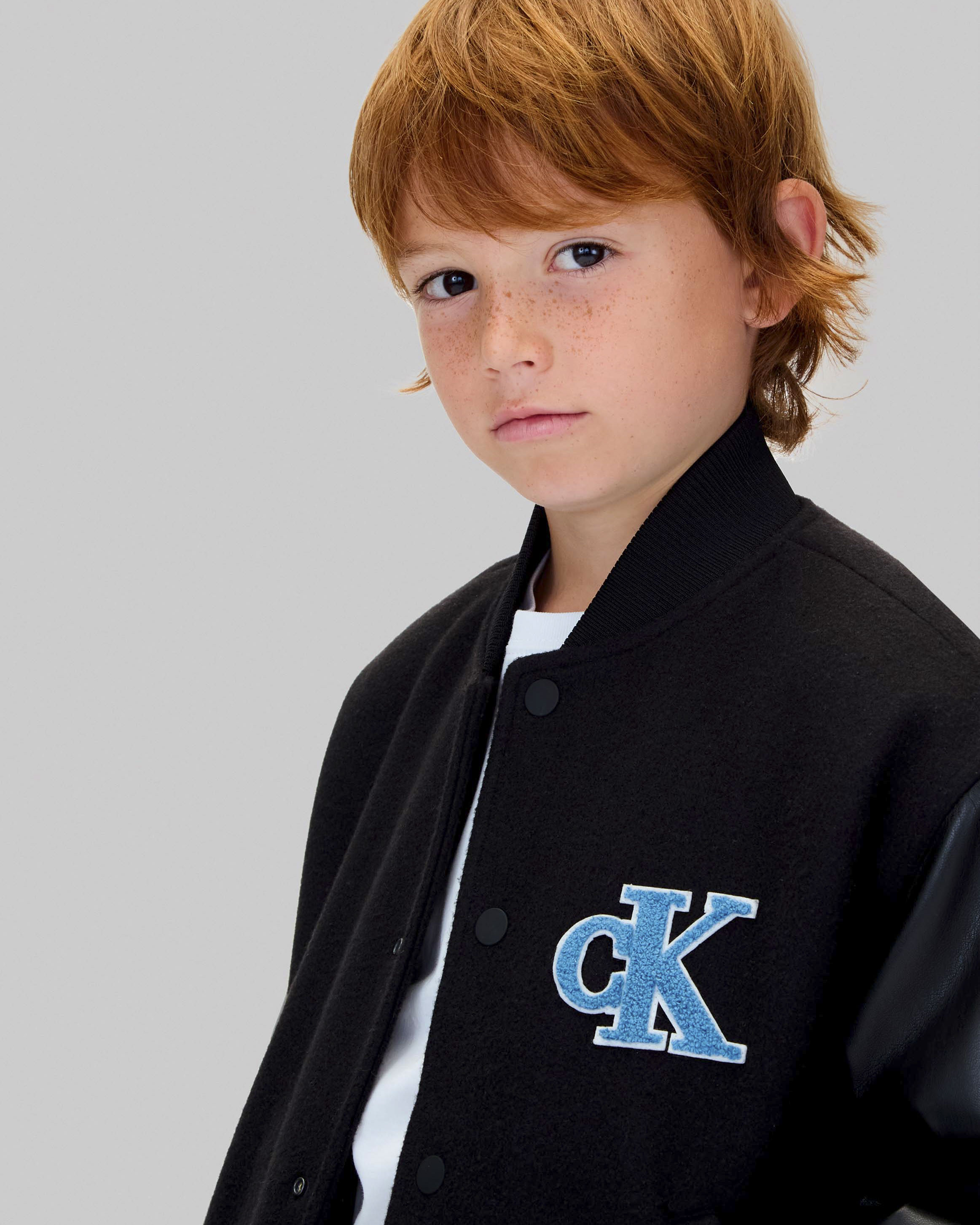 Bomber Calvin Klein nero stile college con logo monogram azzurro image