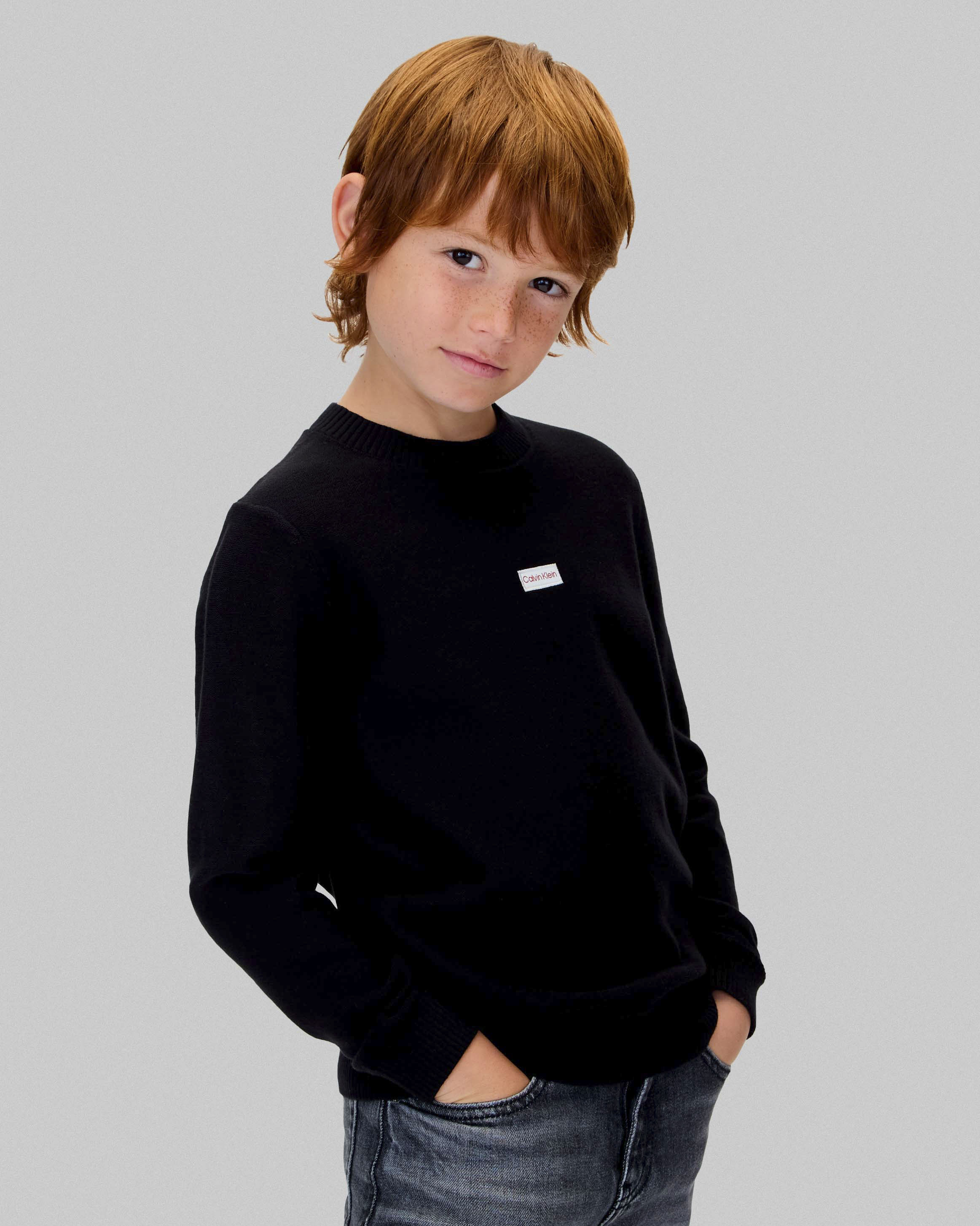 Maglioncino Calvin Klein nero in puro cotone con mini patch logo