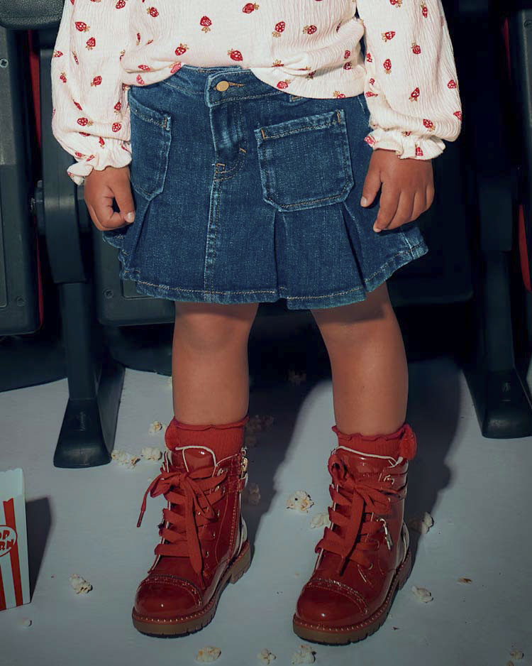 Gonna jeans Mayoral lavaggio blu scuro stone washed con pieghe e tasche