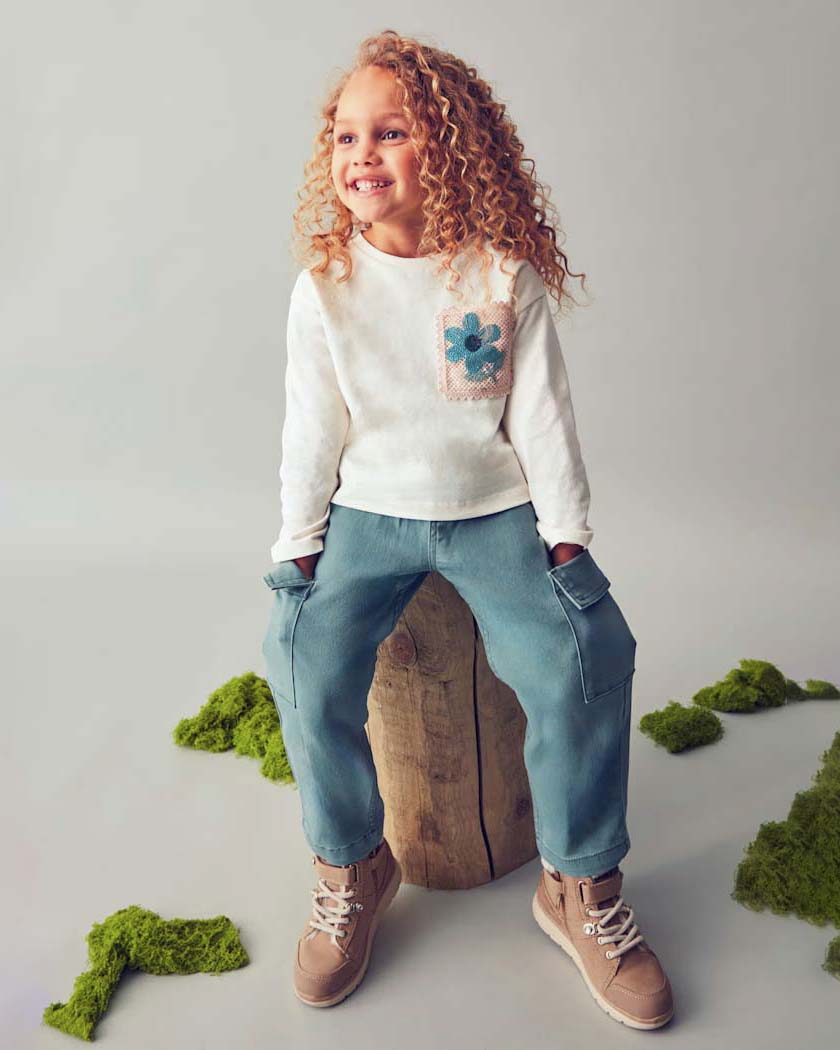 T-shirt Mayoral color panna in misto cotone stretch a maniche lunghe taschino crochet