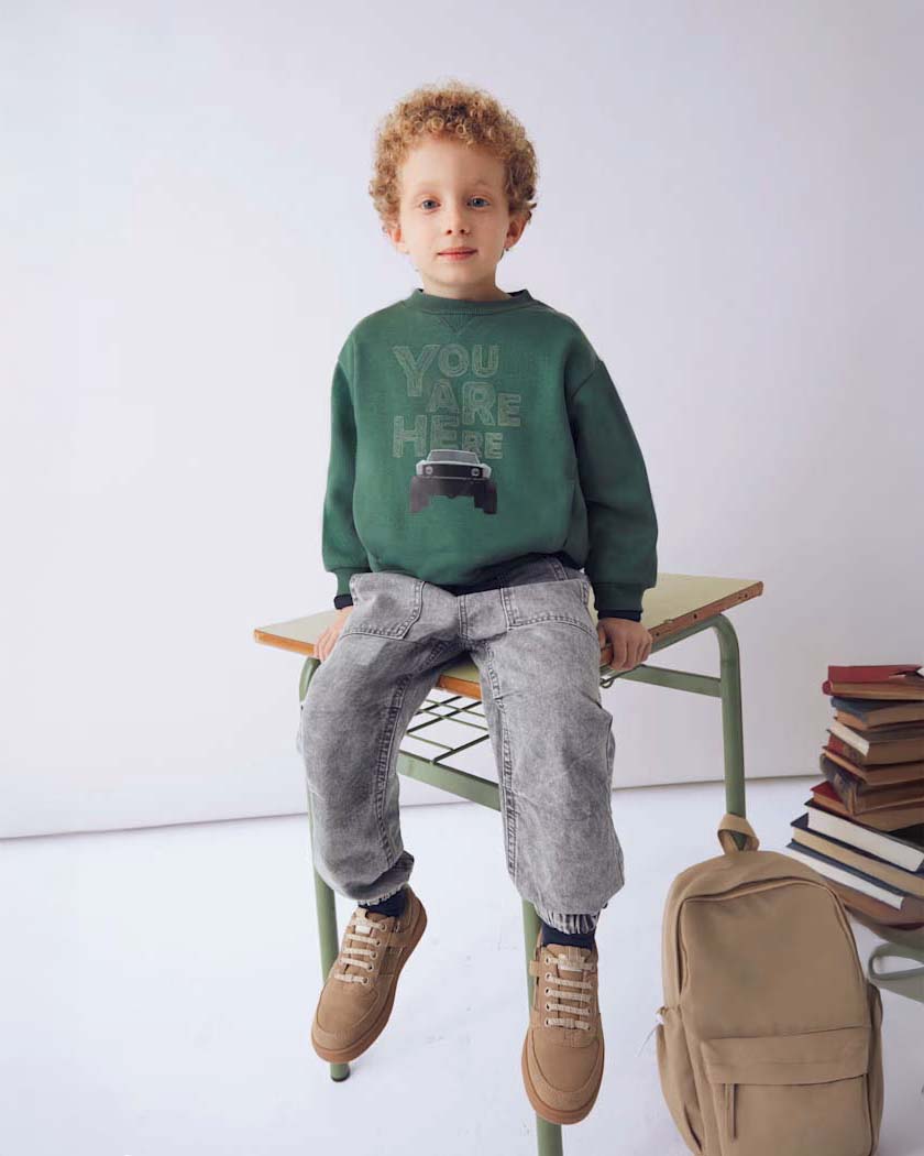Felpa verde in cotone stretch a maniche lunghe con stampa macchina con scritta 'You Are Here'