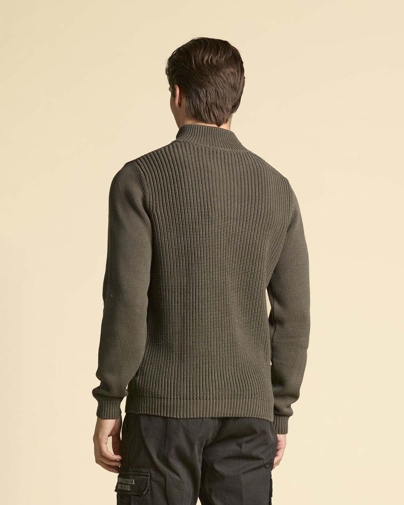 Maglia Aeronautica Militare color fango a coste inglesi con collo alto e apertura a bottoni