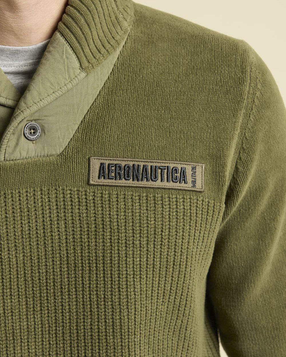 Maglione Aeronautica Militare verde militare in ciniglia con collo a scialle