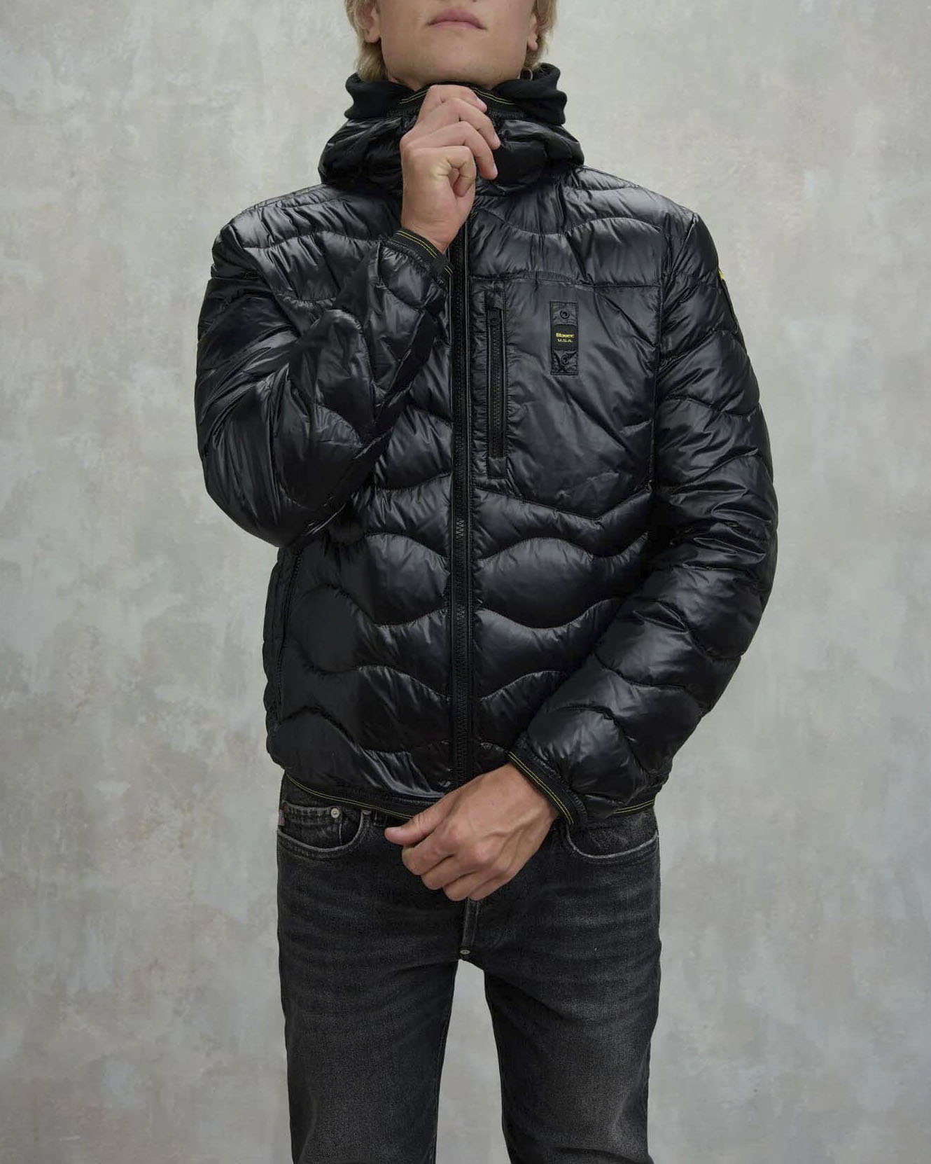 Piumino Wave Blauer nero con cappuccio fisso e trapuntatura ad onde image