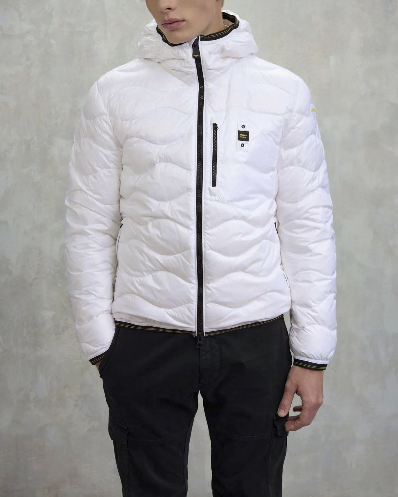 Piumino Wave Blauer bianco con cappuccio fisso e trapuntatura ad onde image