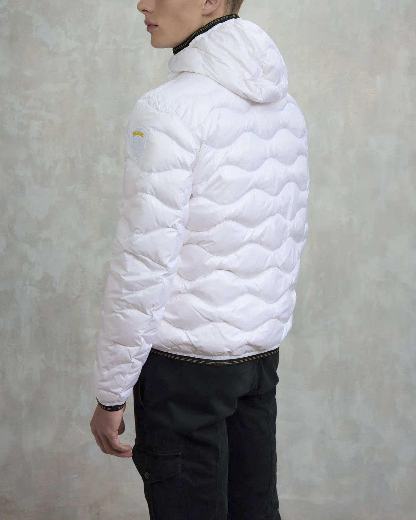 Piumino Wave Blauer bianco con cappuccio fisso e trapuntatura ad onde