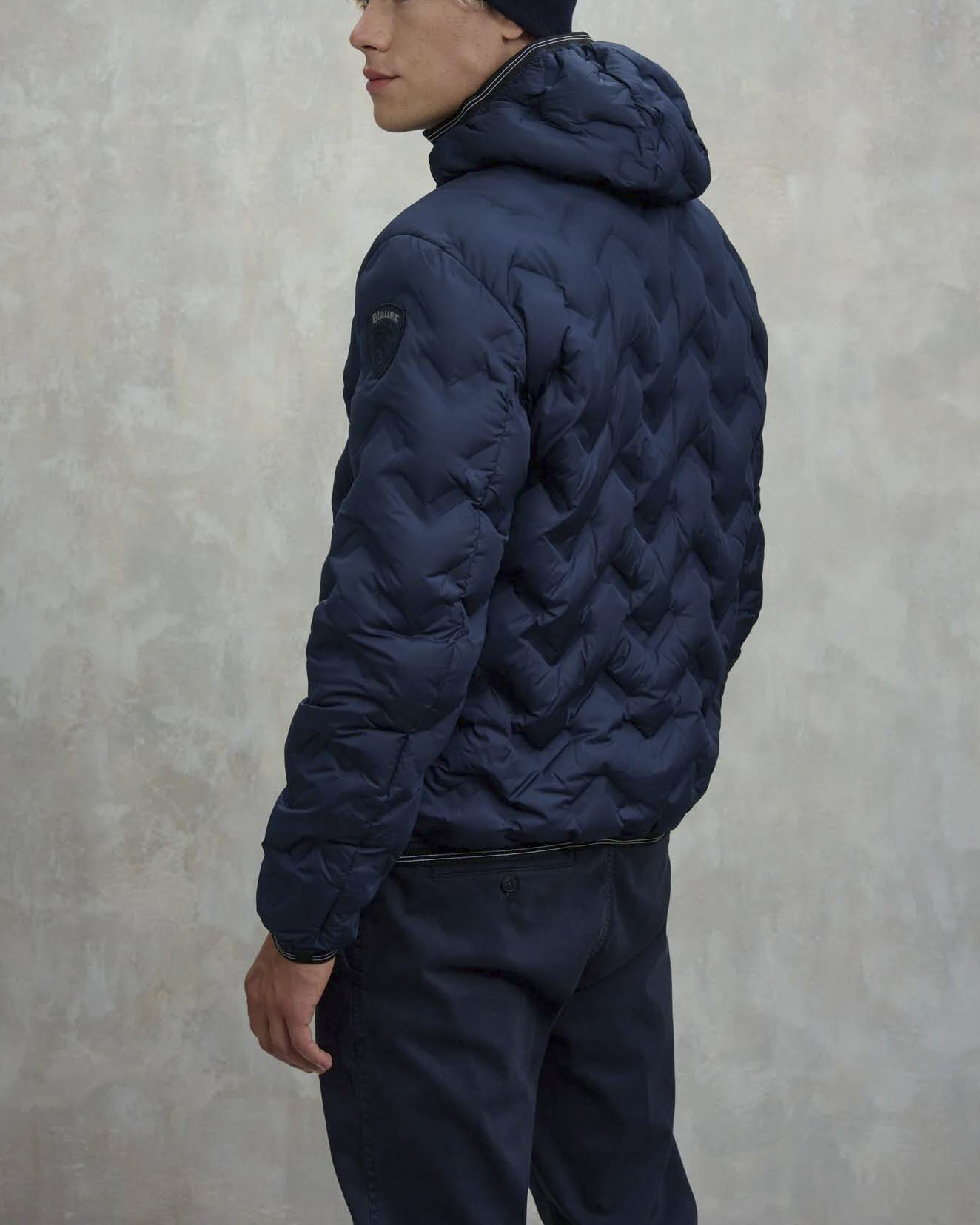 Piumino Piery Blauer blu con cappuccio fisso e trapuntatura spinata effetto 3D laserato