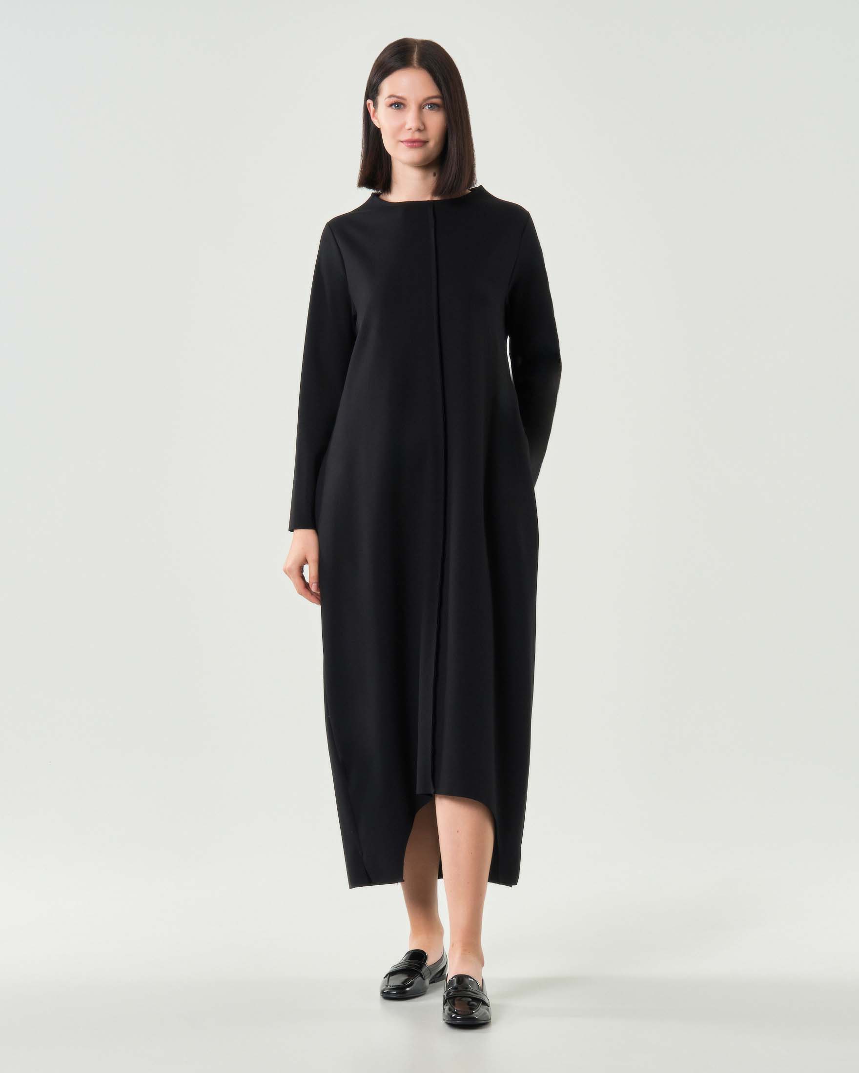 Abito lungo nero Jurerê in viscosa punto Milano dalla linea a uovo con fondo ad arco