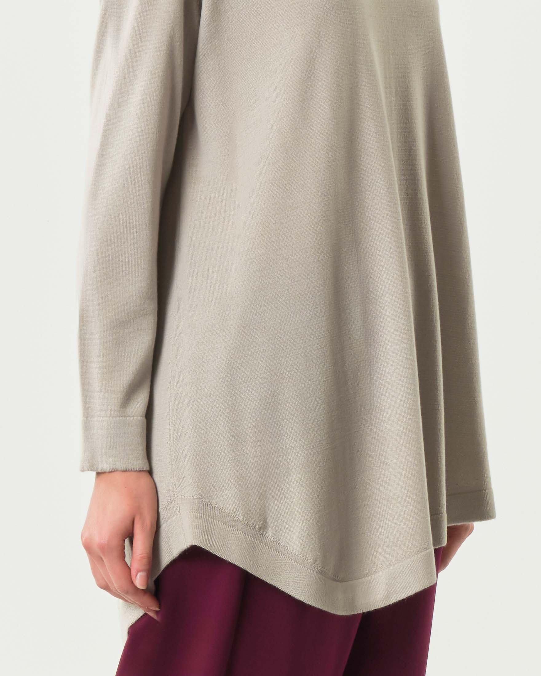 Maglia Jurerê color ghiaccio in lana merino con collo alto a ciambella e fondo a cappette image