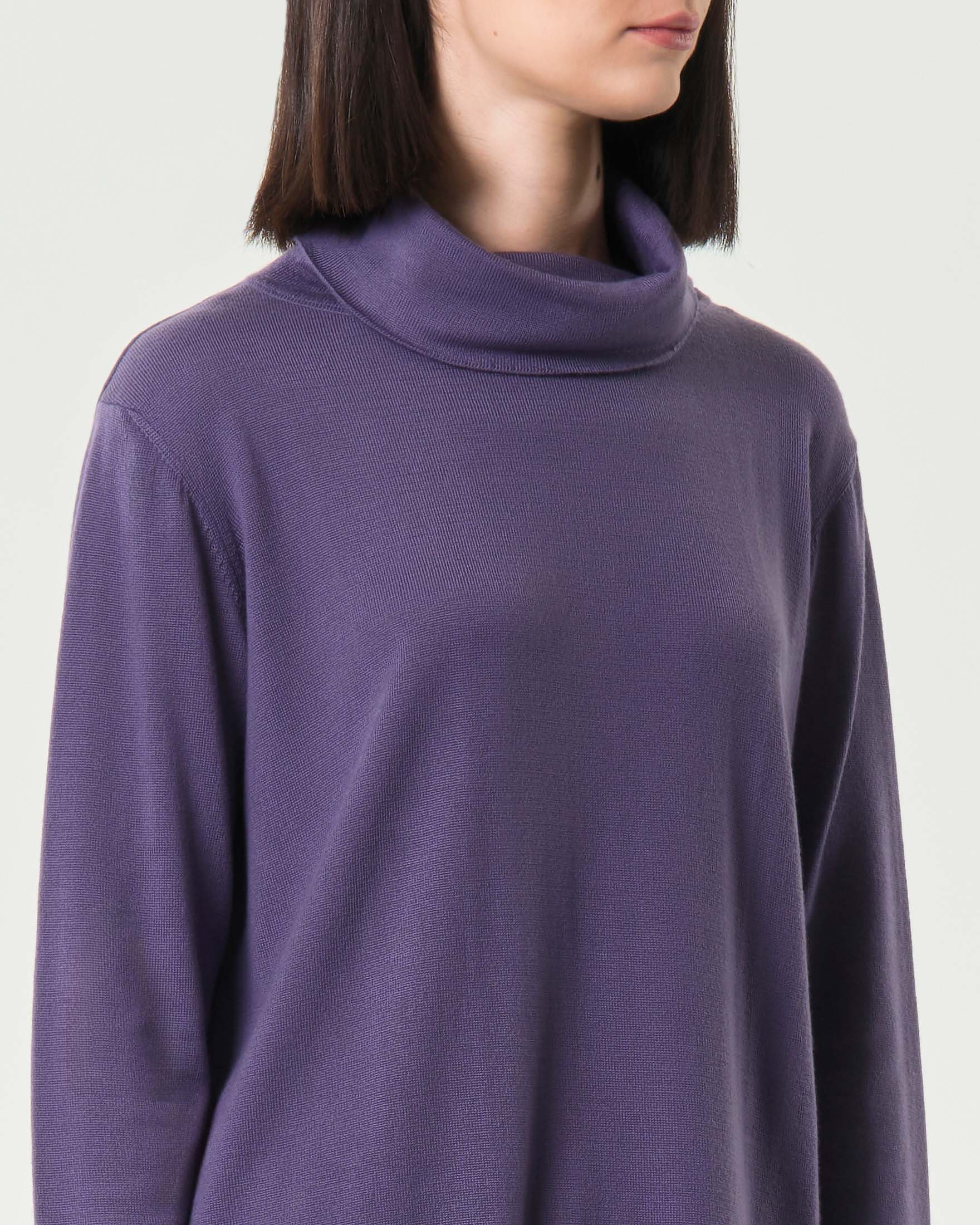 Maglia Jurerê color malva in lana merino con collo alto a ciambella e fondo a cappette image
