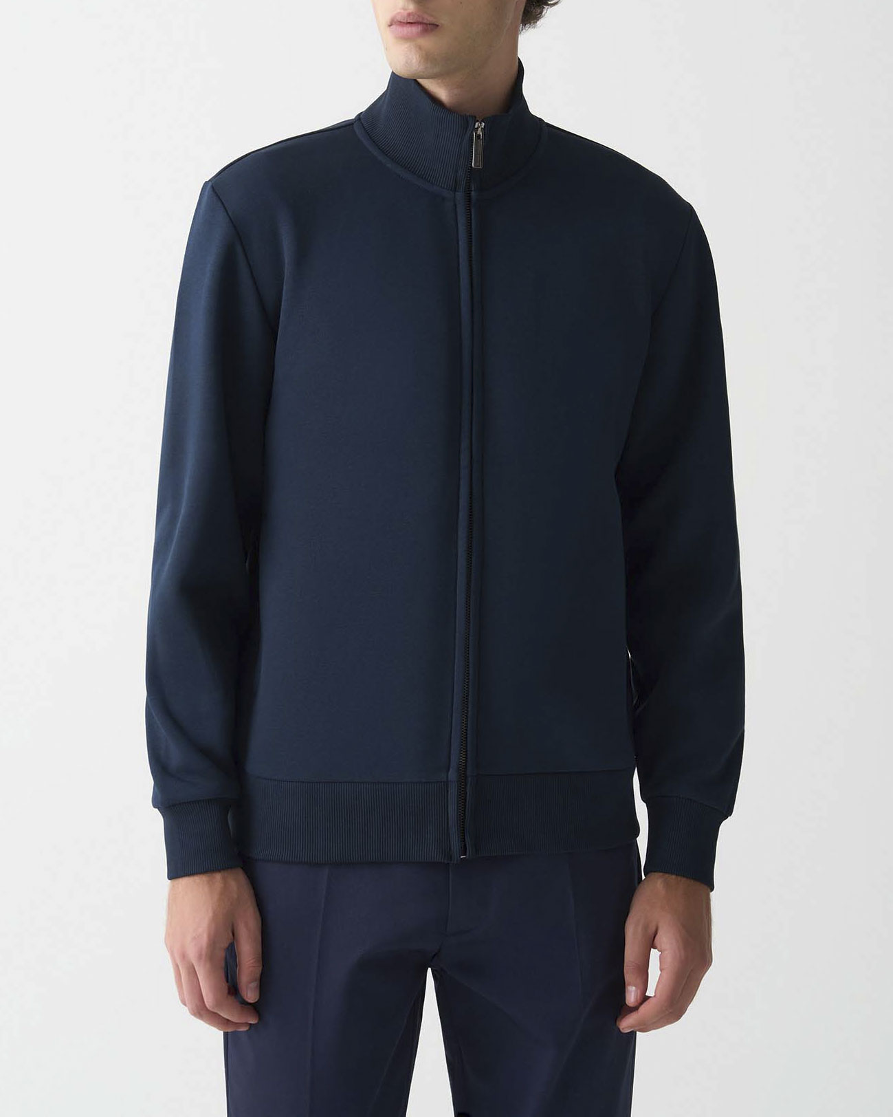 Felpa Colmar Originals blu con chiusura zip e logo bollo applicato sulla manica image