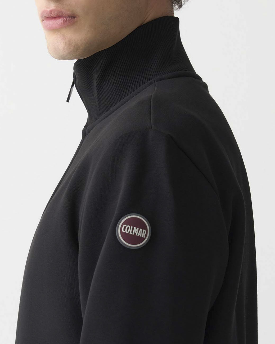 Felpa Colmar Originals nera con chiusura zip e logo bollo applicato sulla manica