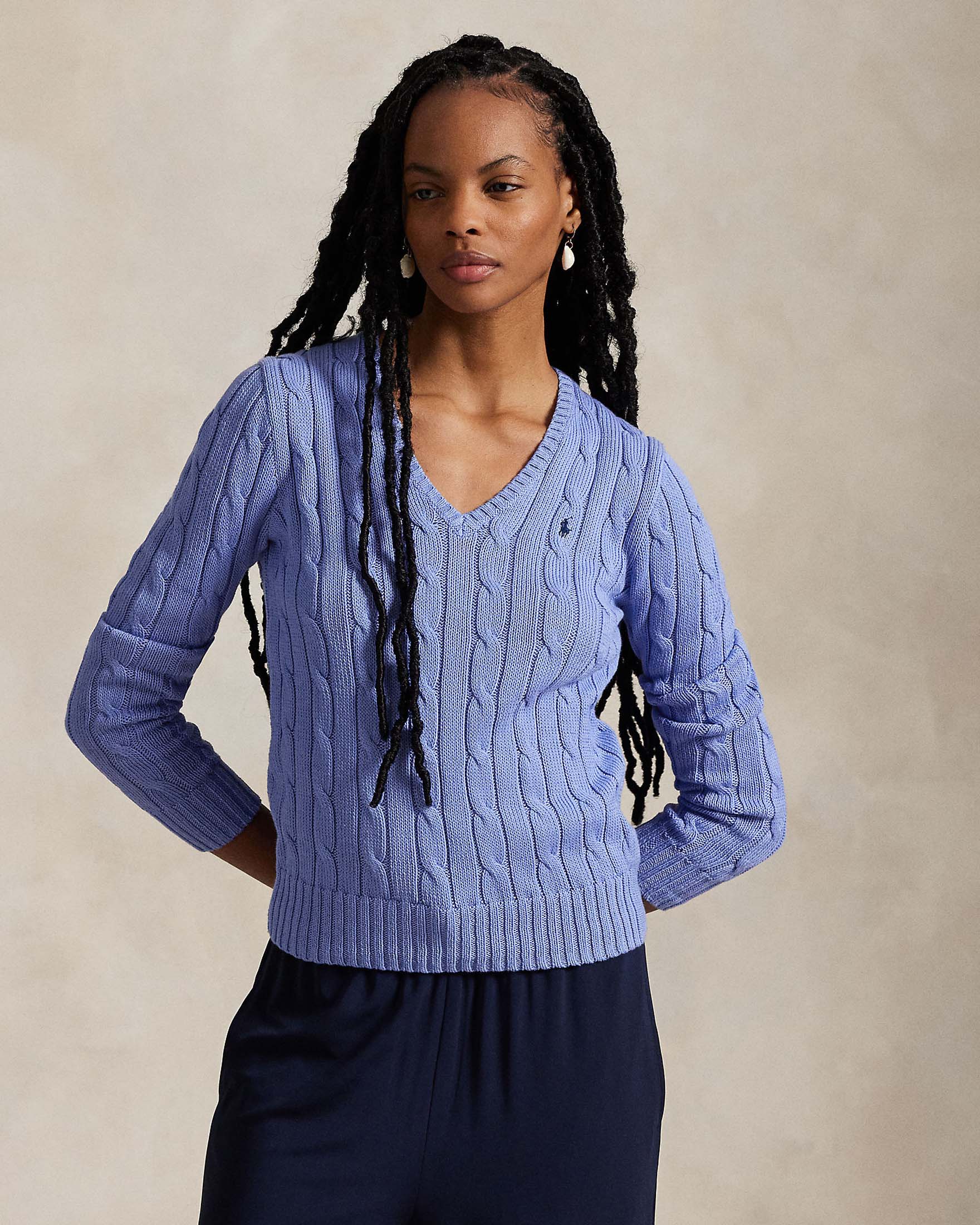 Maglioncino azzurra Polo in pima cotton a trecce con scollo a V e logo ricamato sul petto