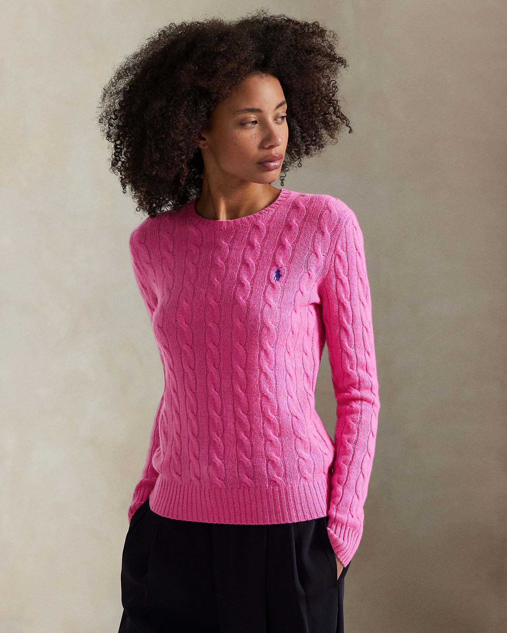 Maglioncino rosa Polo Ralph Lauren in lana e cashmere a trecce con scollo a giro e logo ricamato sul petto