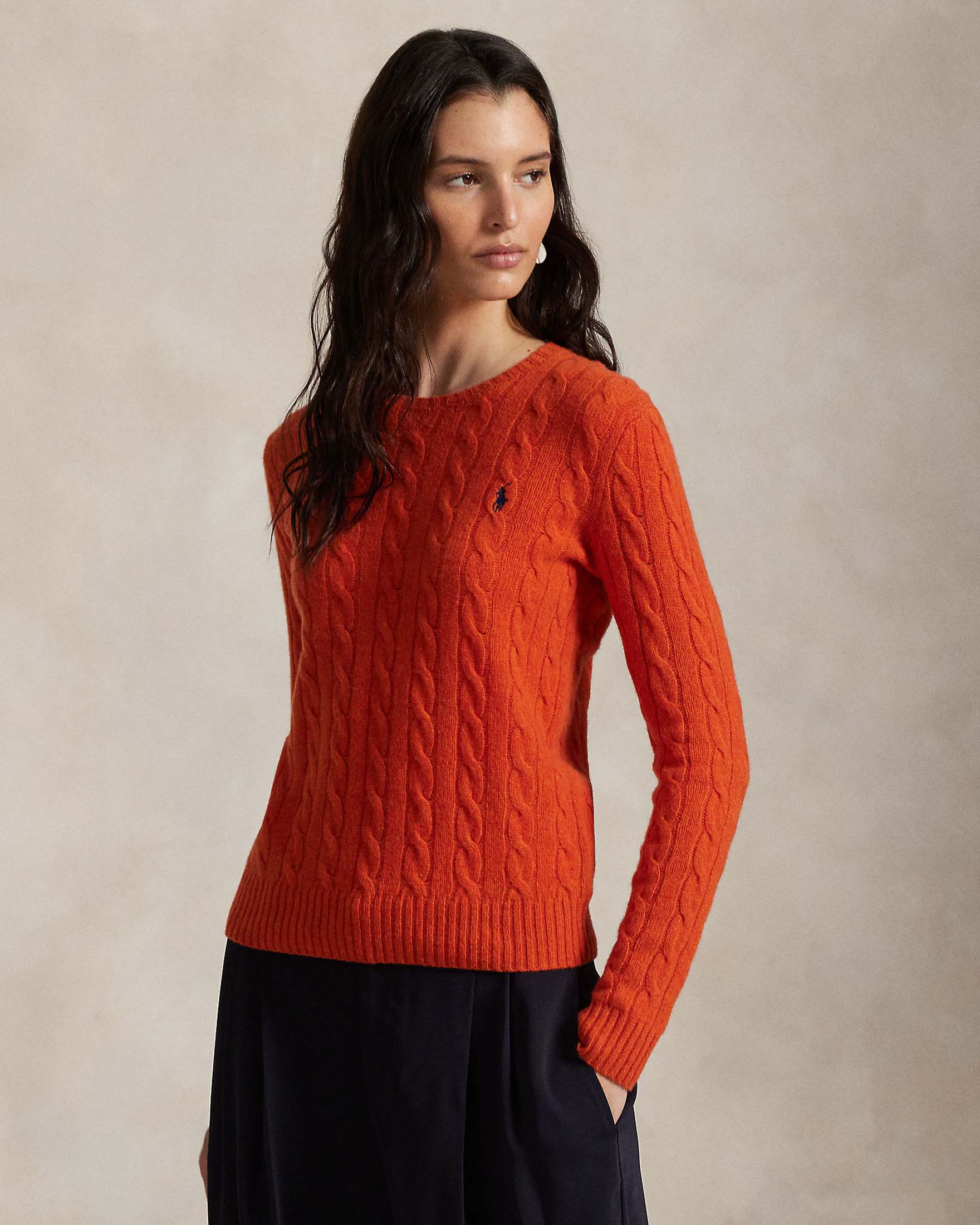 Maglioncino arancione Polo Ralph Lauren in lana e cashmere a trecce con scollo a giro e logo ricamato sul petto