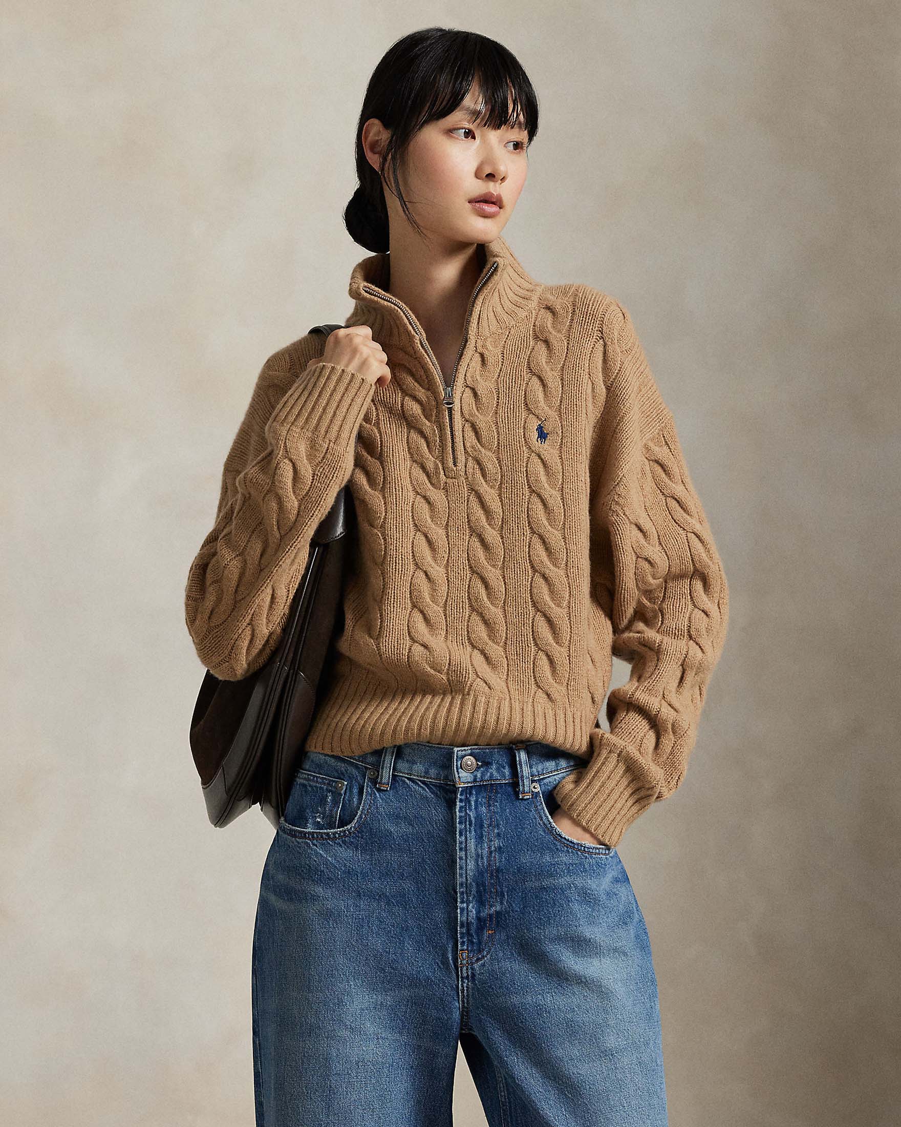 Maglia cropped color cammello Polo Ralph Lauren a trecce in lana e cashmere con collo alto e chiusura a cerniera