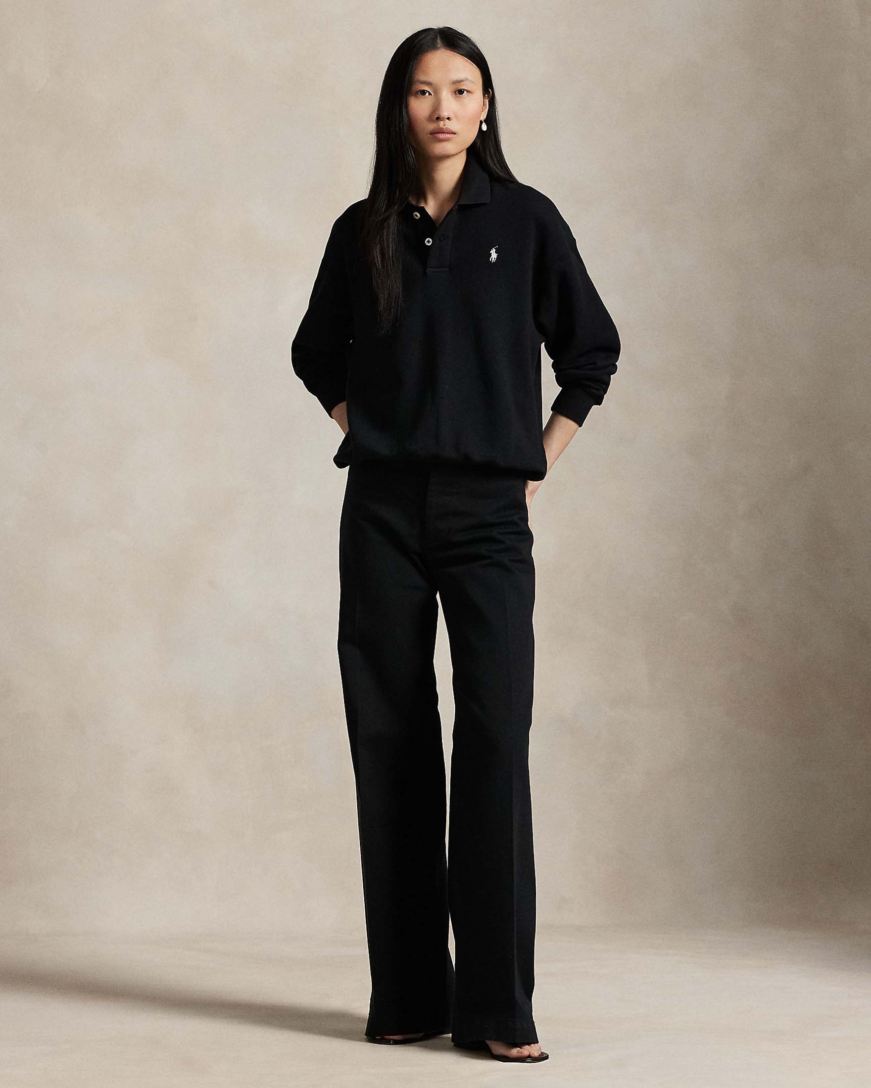 Polo nera Ralph Lauren in misto cotone garzato con logo bianco ricamato sul petto image