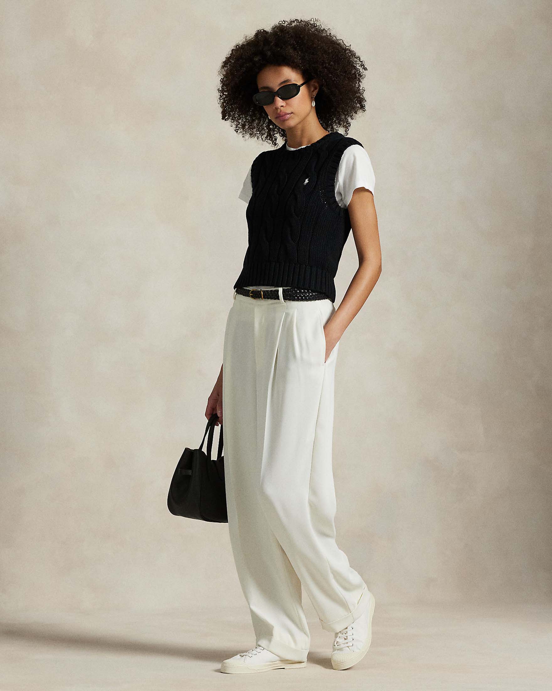 Gilet nero Polo Ralph Lauren in cotone a maxi trecce con scollo tondo e logo ricamato sul petto image