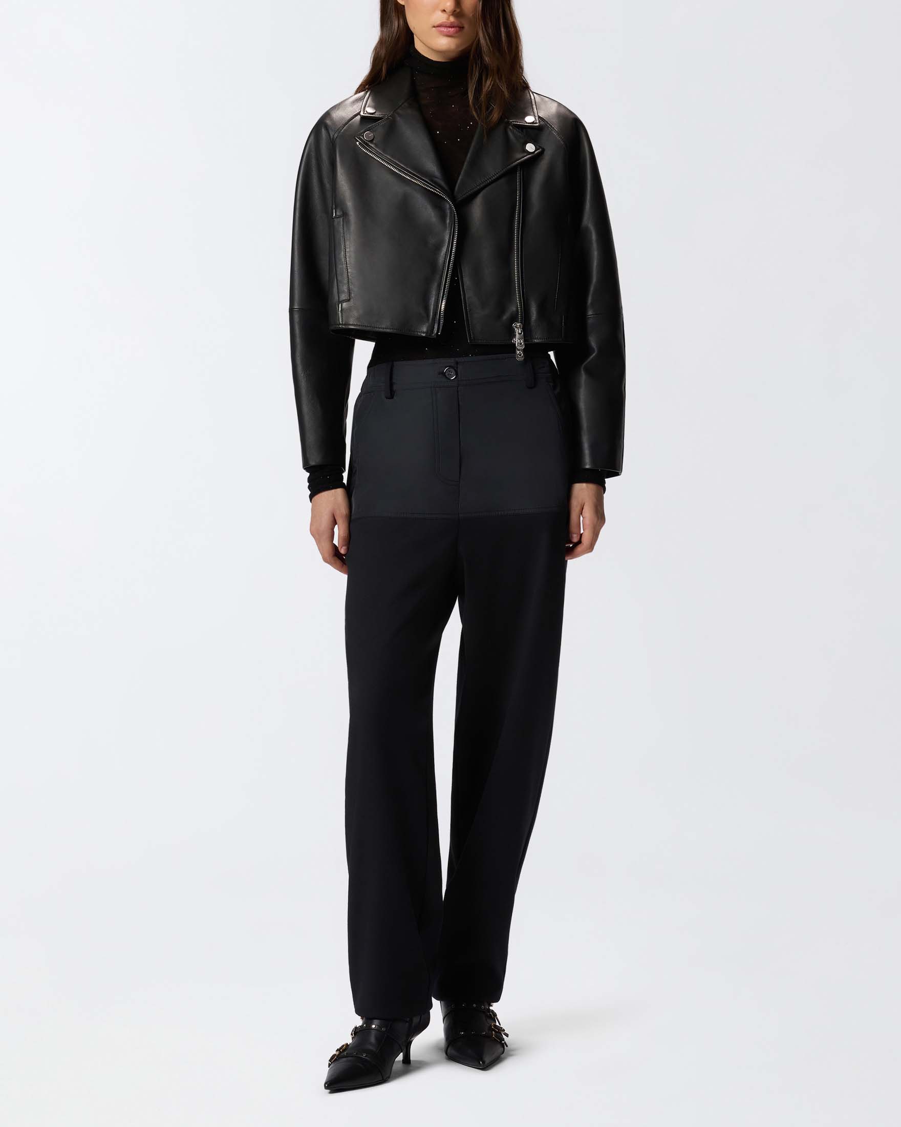 Giacca biker nera corta Pinko in similpelle con dettagli in metallo