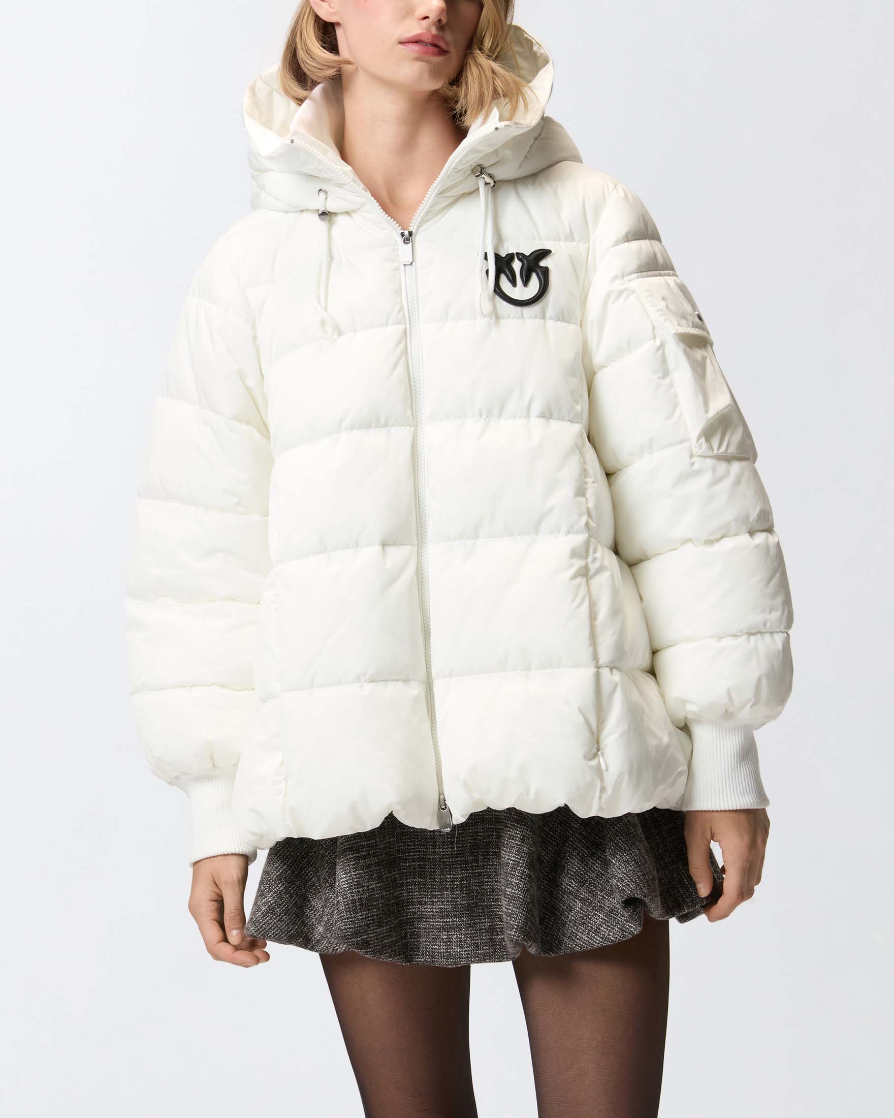 Piumino bianco Pinko dalla linea a campana in tela tecnica con