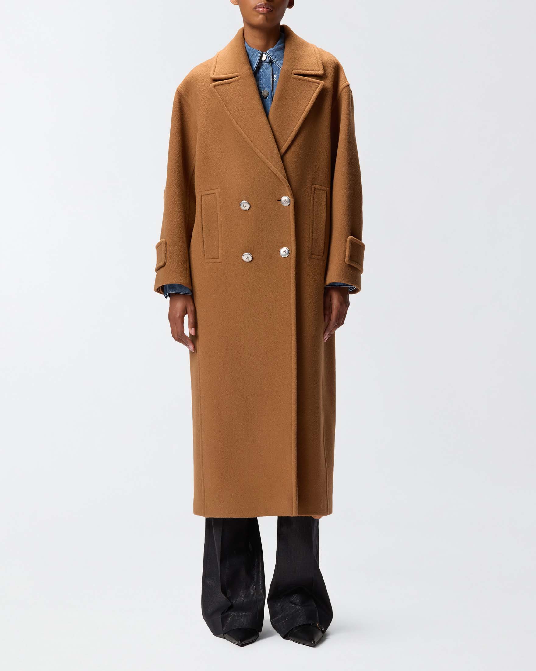 Cappotto lungo color cammello Pinko panna di misto lana con chiusura a doppiopetto e scollo a rever